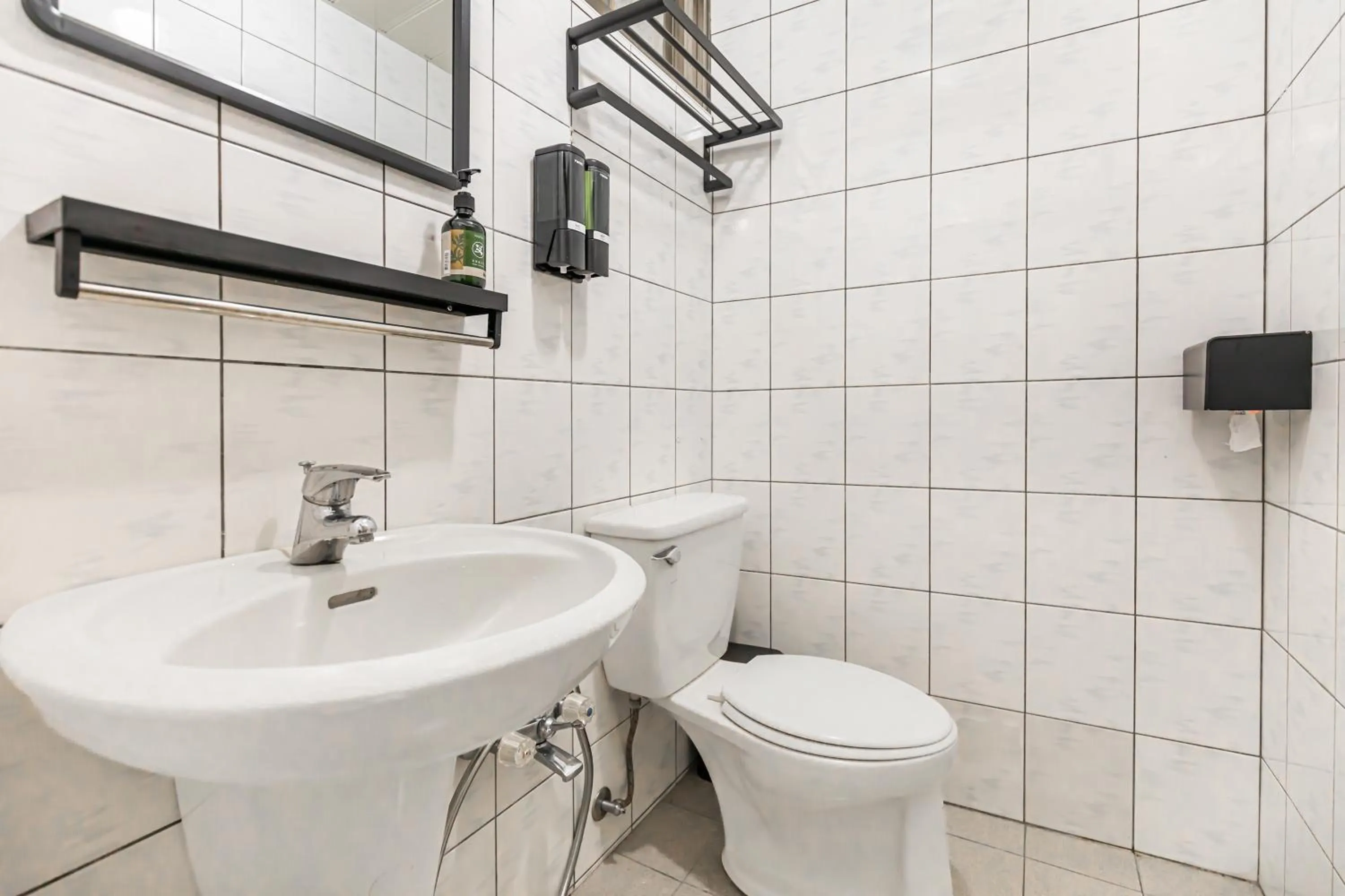 Shower in Jiufen Nostalgic Inn