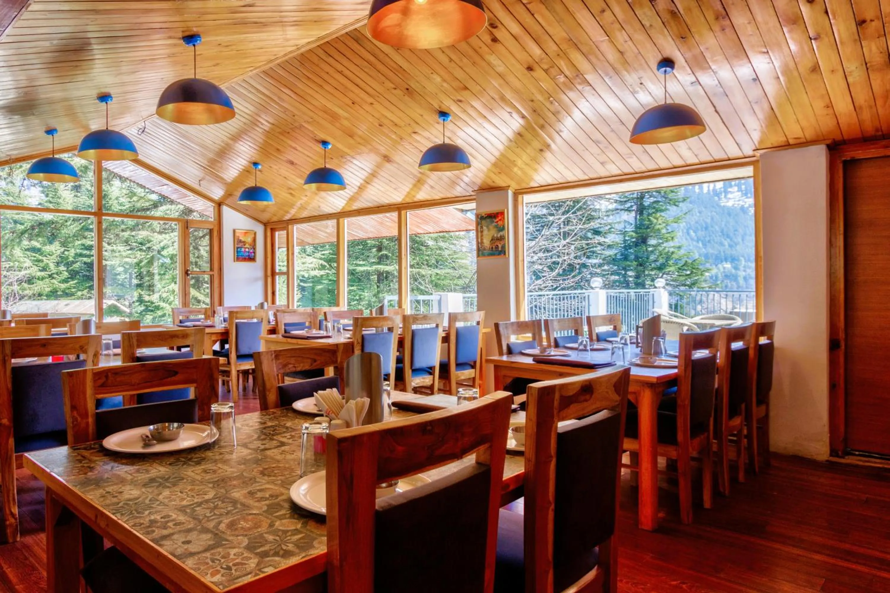 Restaurant/places to eat in Hotel Greenfields