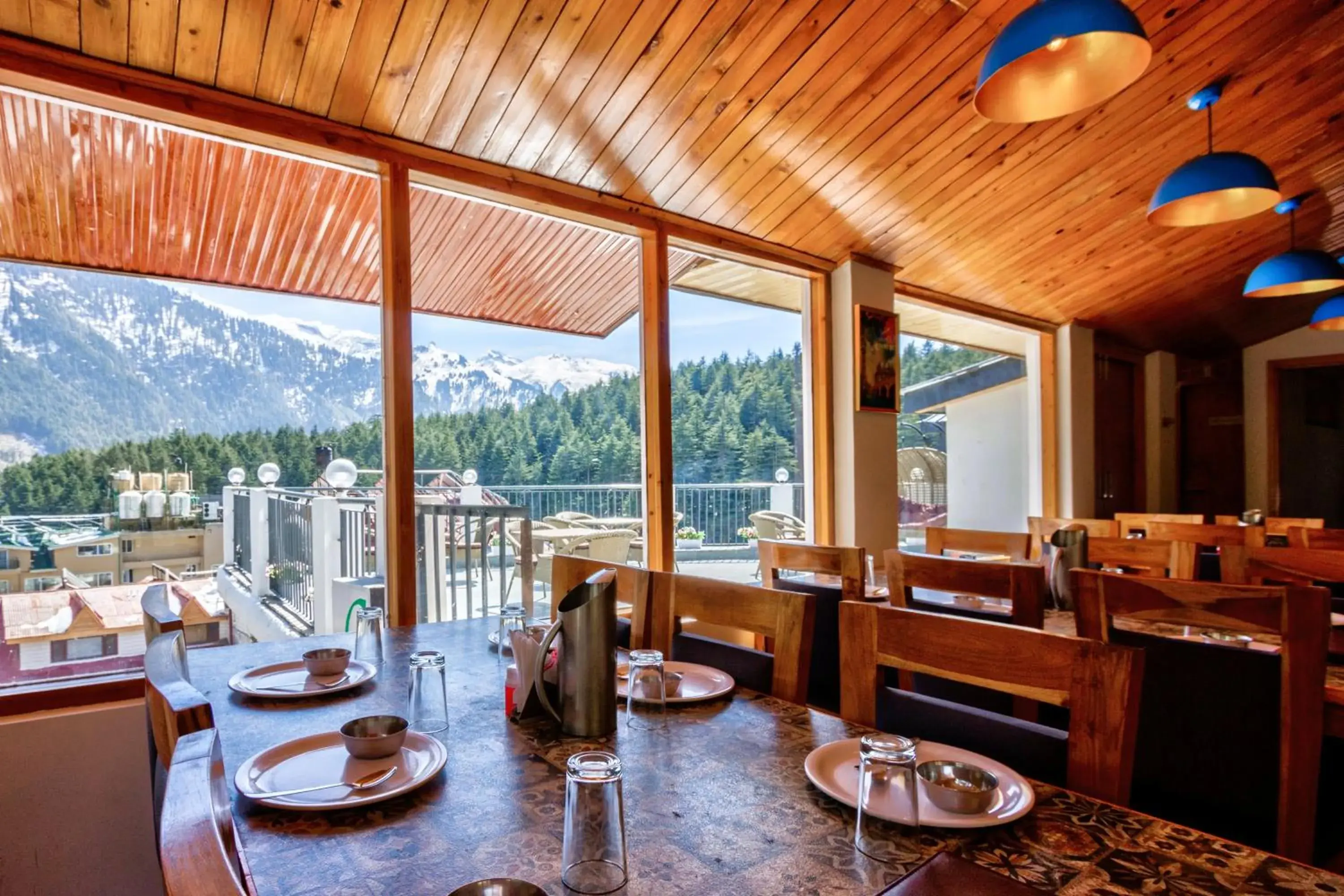 Restaurant/places to eat in Hotel Greenfields Restaurant/places to eat in Hotel Greenfields