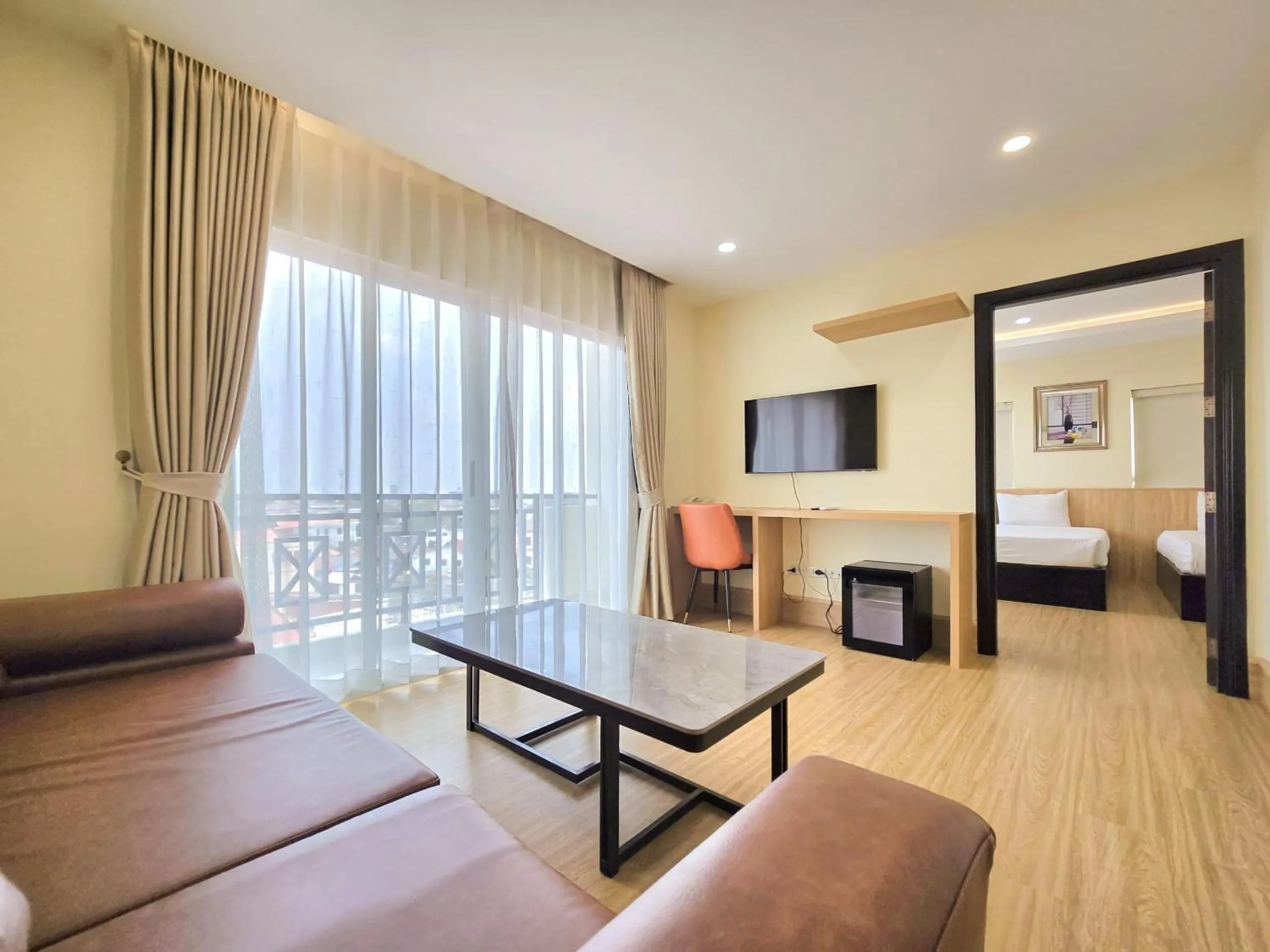 Living room in Douangchan Plaza Hotel