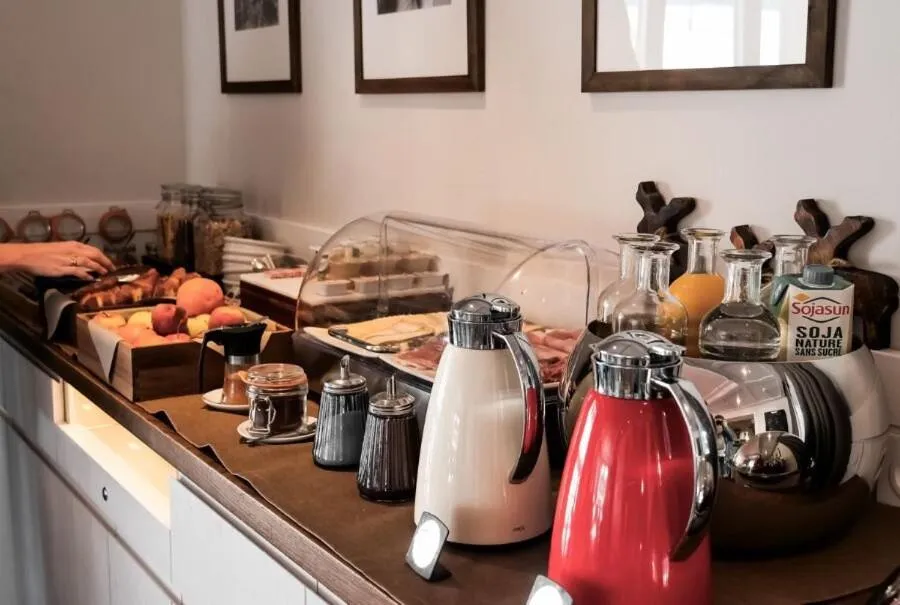 Buffet breakfast in Chalet hôtel le Whymper