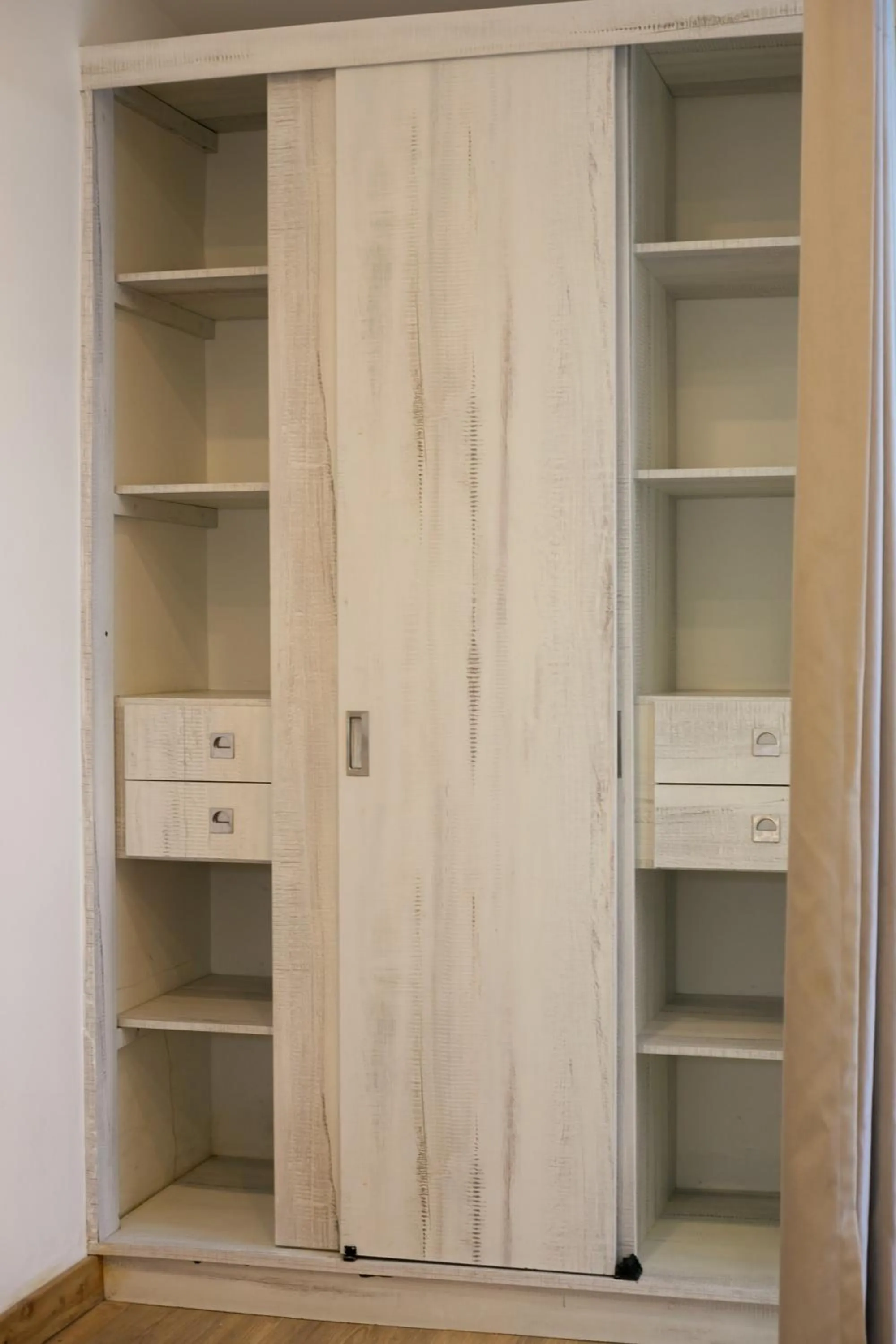 wardrobe in Cartagena Suites de Manga