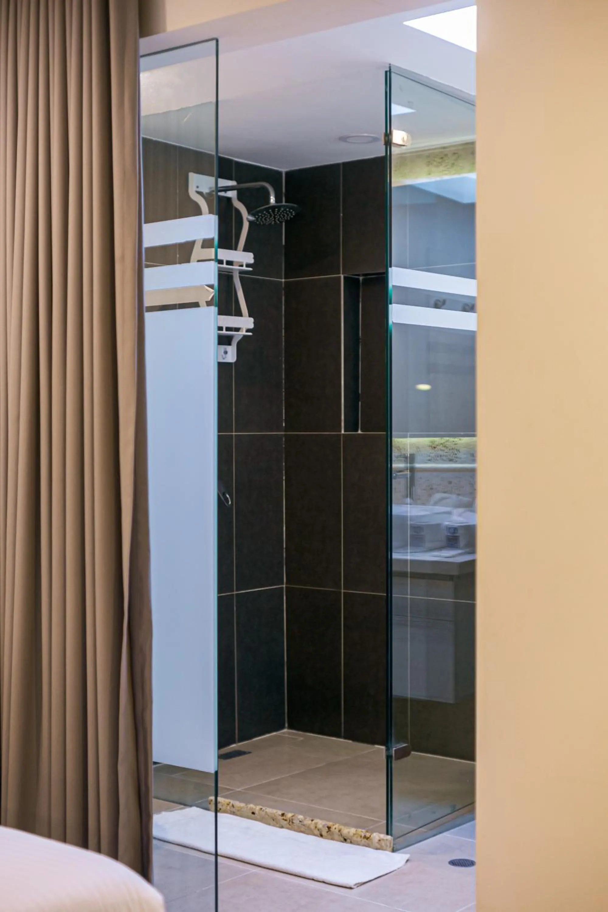 Shower in Cartagena Suites de Manga