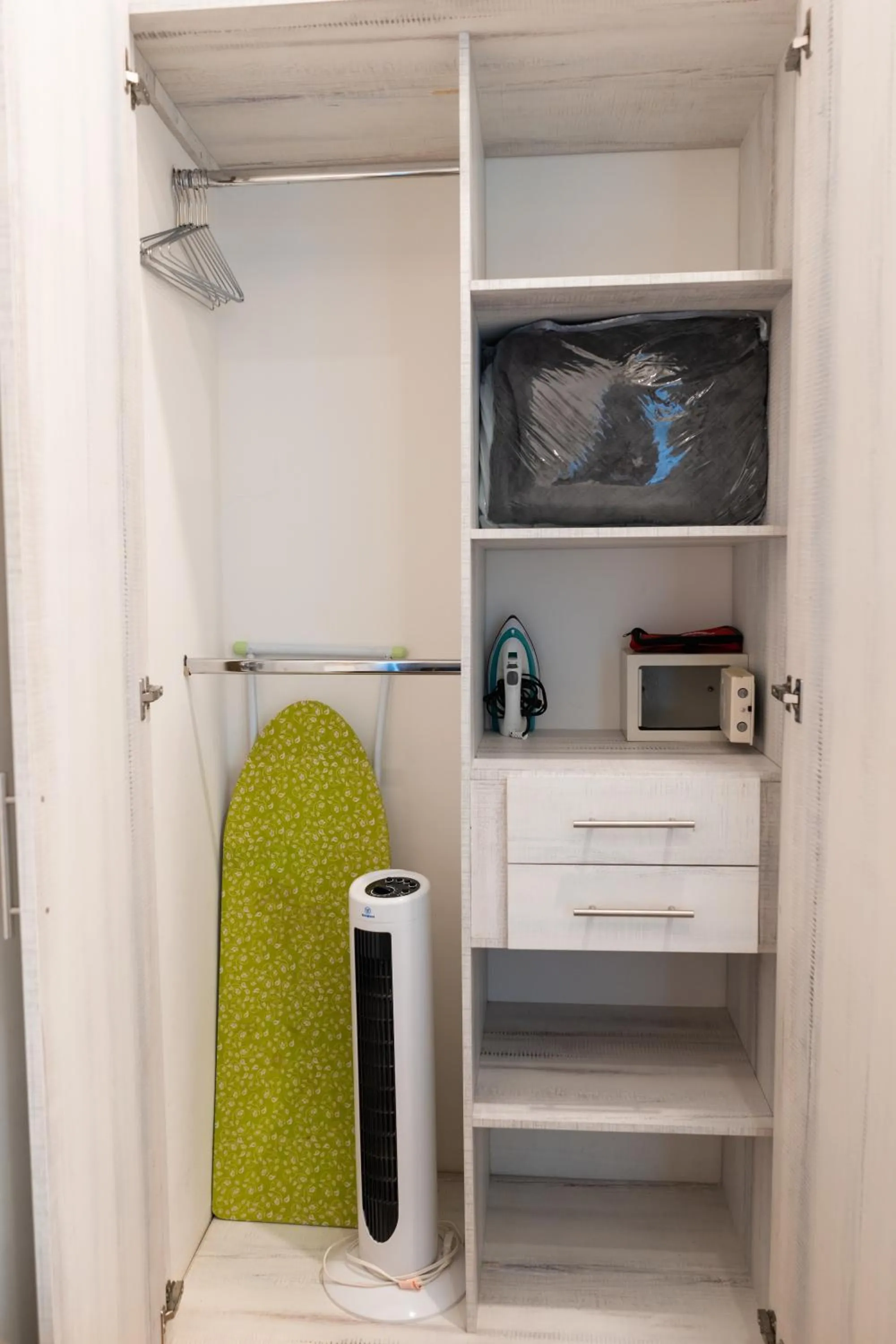 wardrobe in Cartagena Suites de Manga