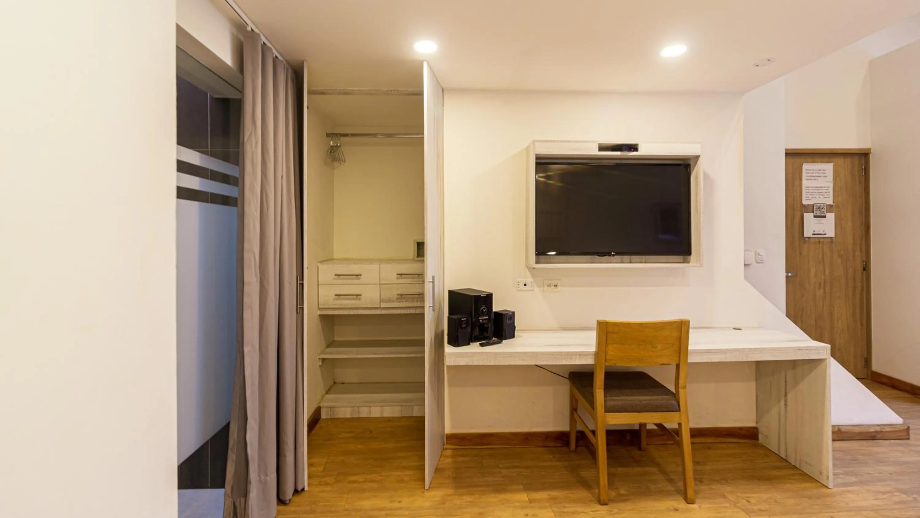 TV and multimedia in Cartagena Suites de Manga