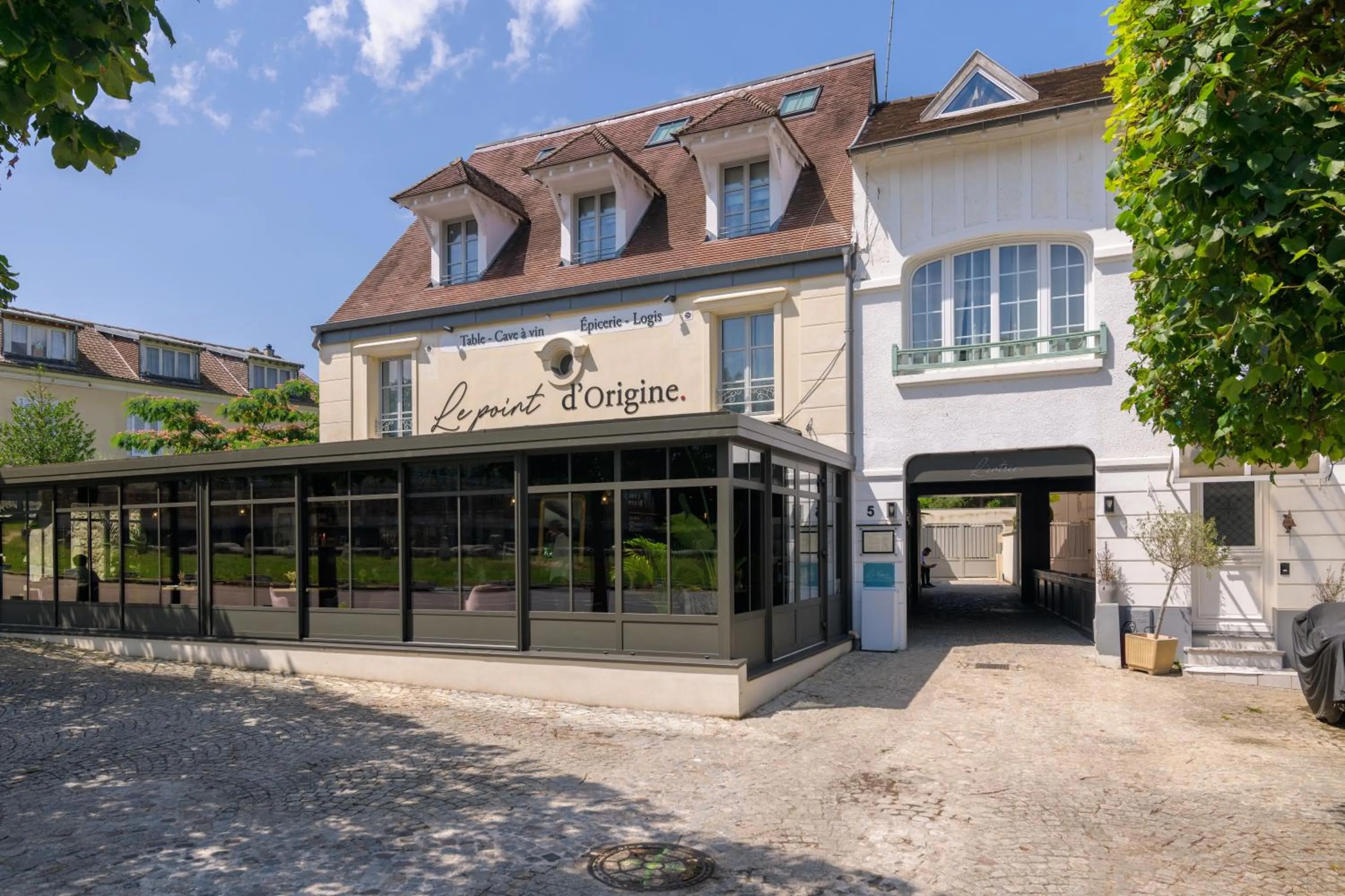 Property building in Le Logis d'Origine.
