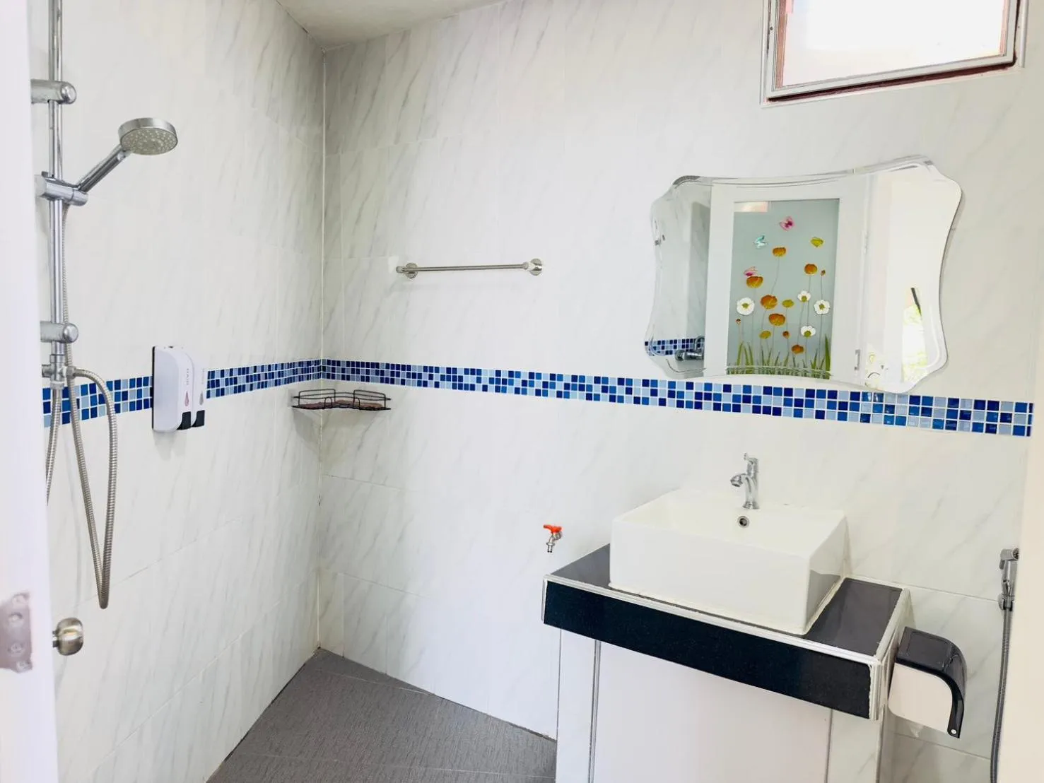 Shower in Oasis Phamee