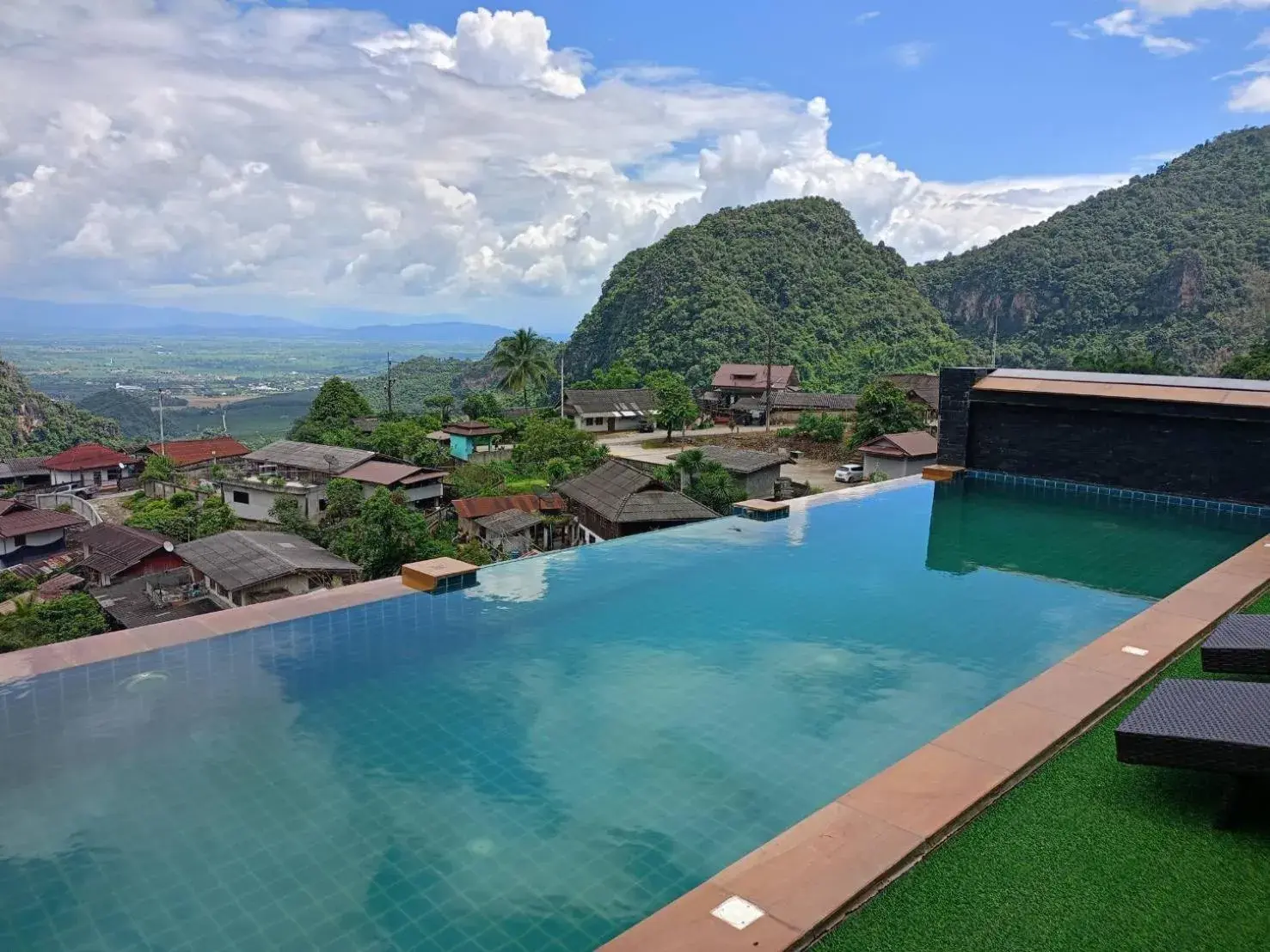 Mountain view in Oasis Phamee Mountain view in Oasis Phamee