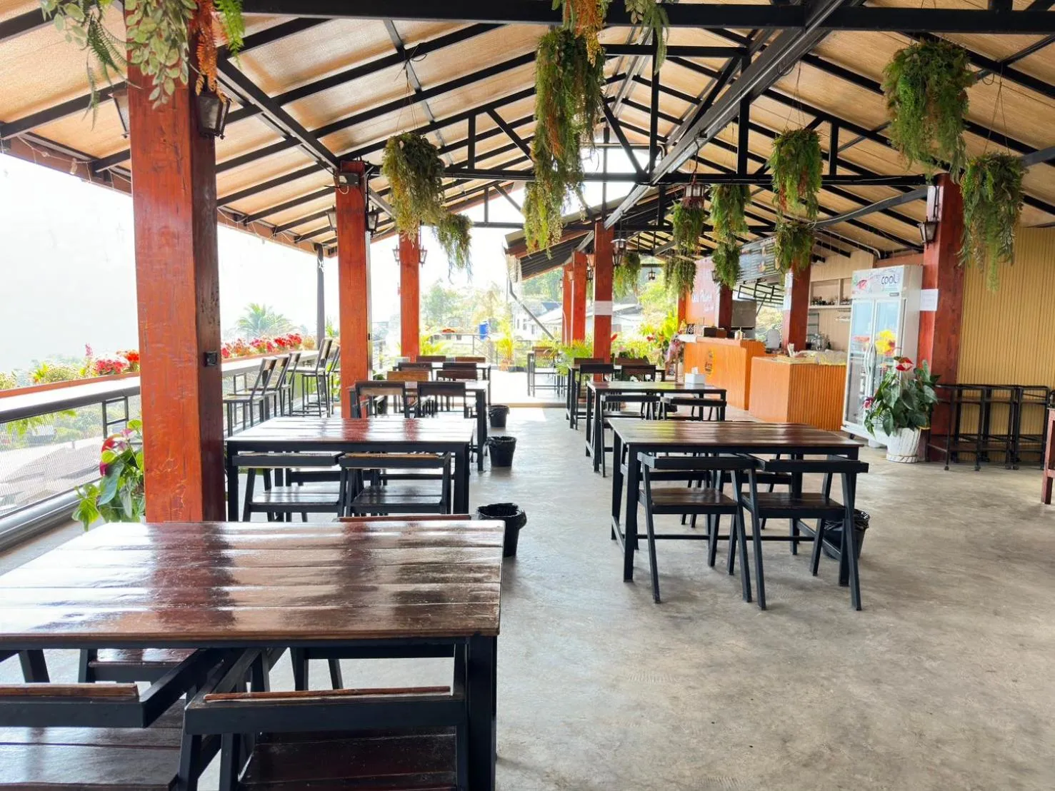 Restaurant/places to eat in Oasis Phamee