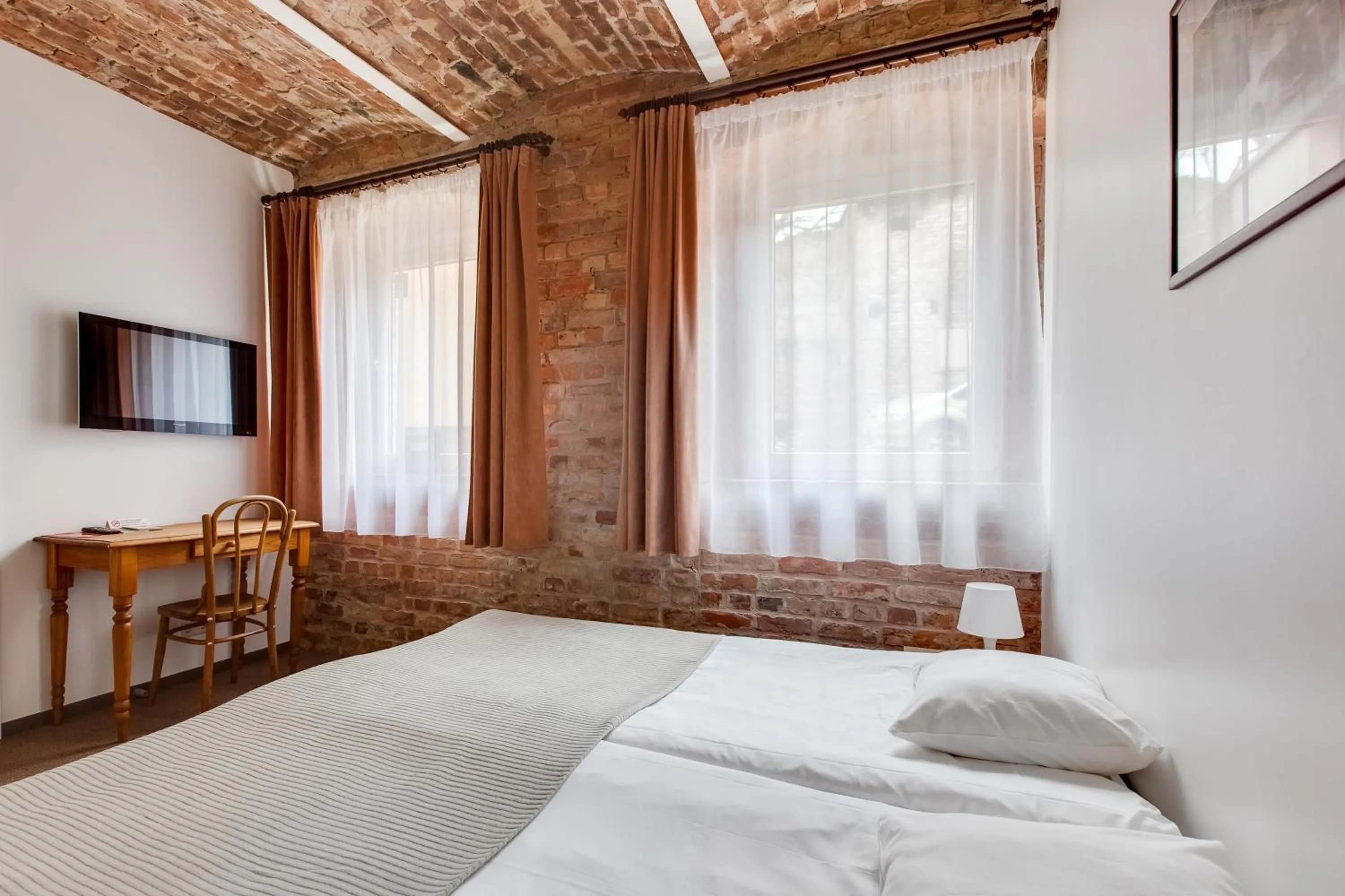 Bed in Janne Hotel with Self Check-in