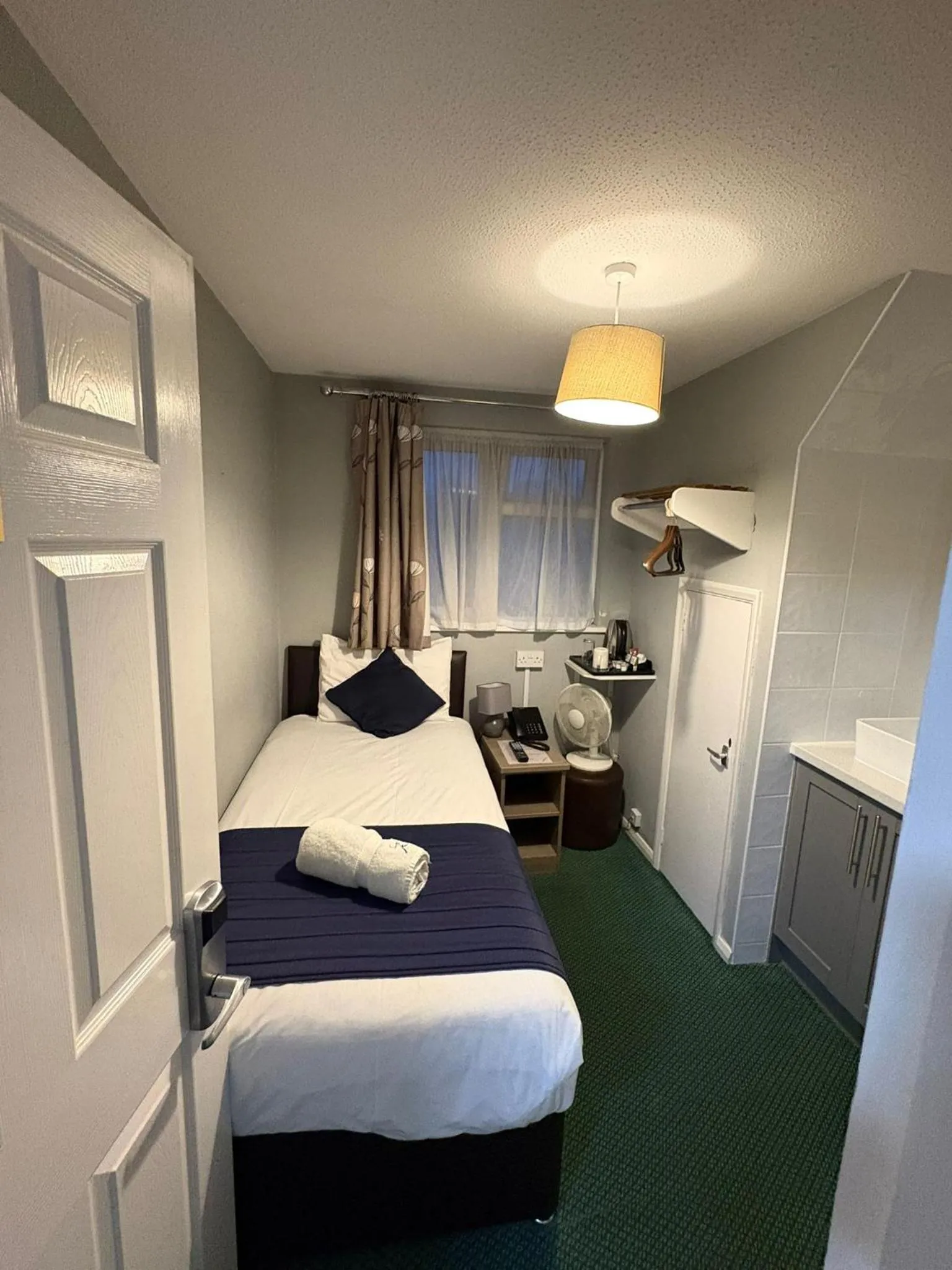 Bed in Corner House Hotel Gatwick with bookable Holiday parking