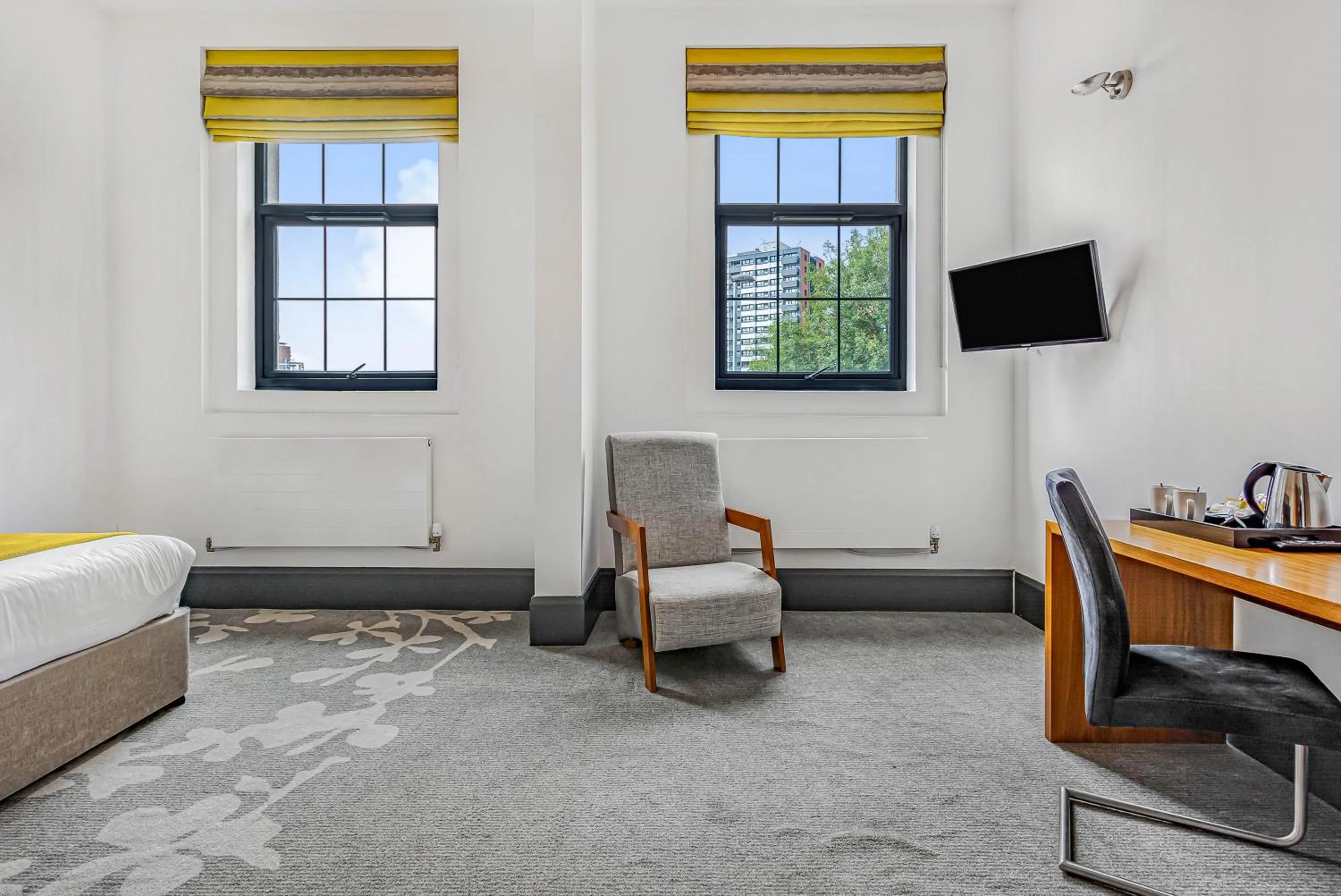 Seating area, Bed in The Ainscow Hotel