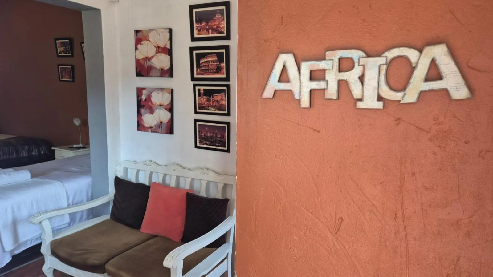 44 on Ennis Guest Lodge and Restaurant -