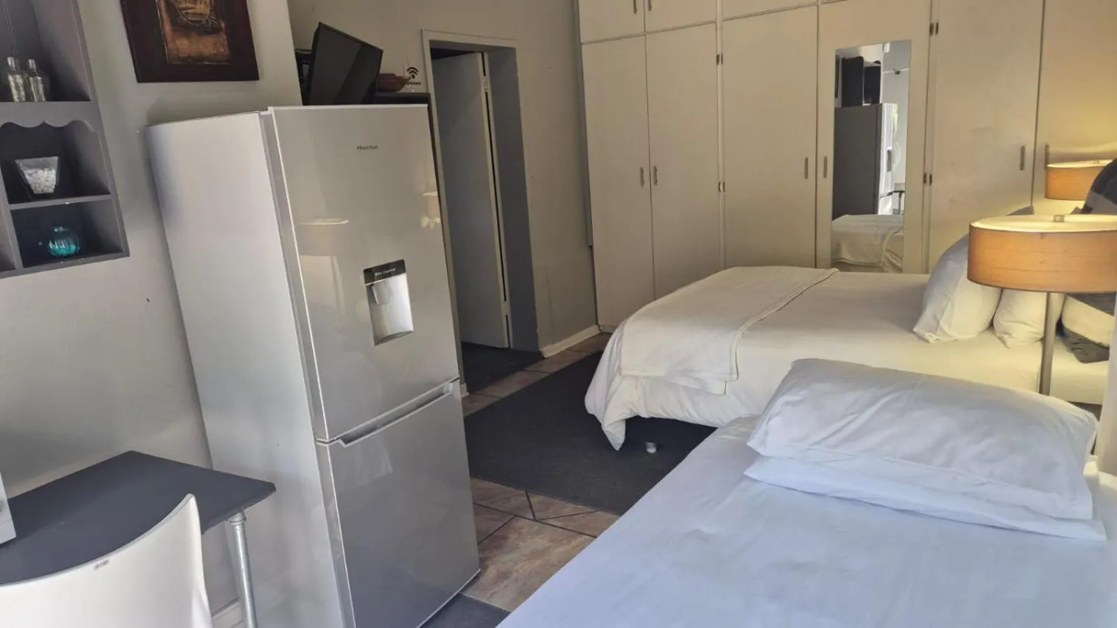 Bed in 44 on Ennis Guest Lodge and Restaurant -