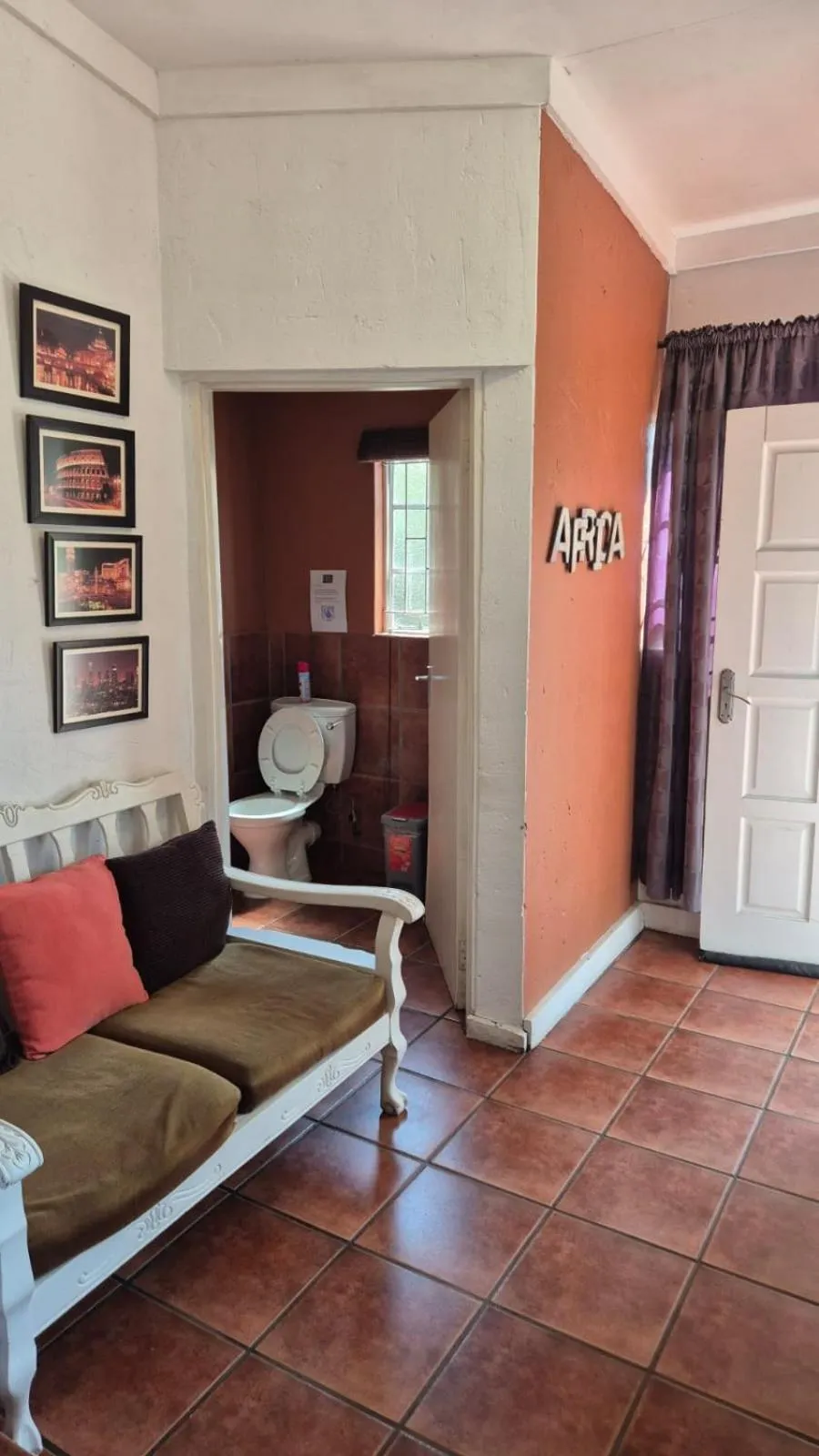 44 on Ennis Guest Lodge and Restaurant -