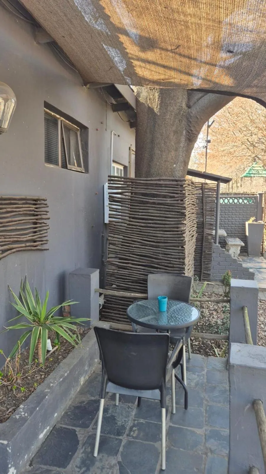 44 on Ennis Guest Lodge and Restaurant -