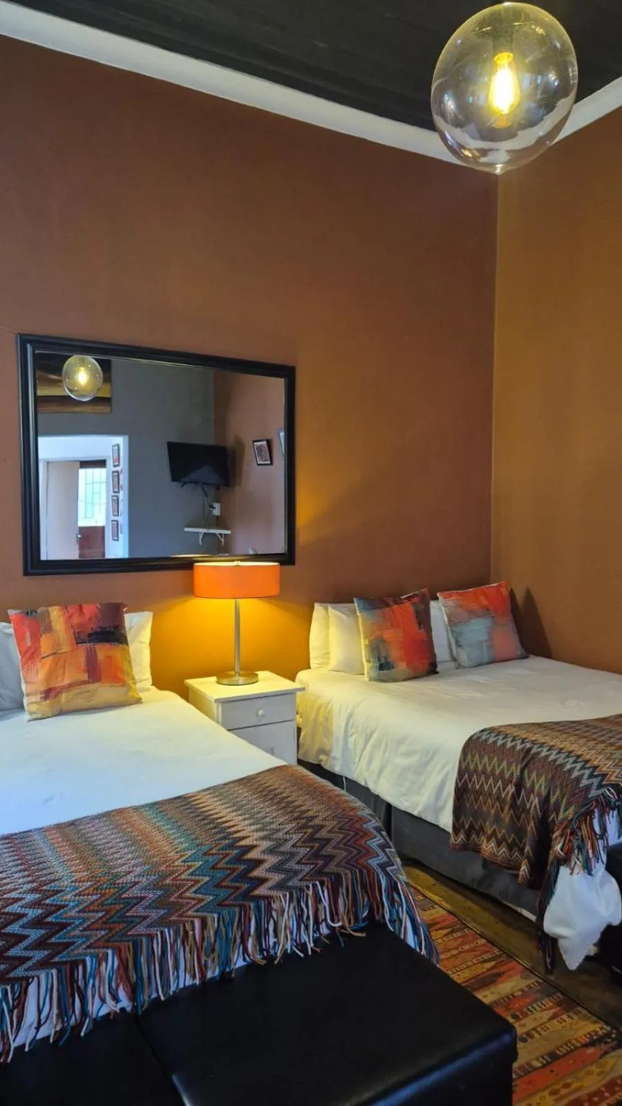 Bed in 44 on Ennis Guest Lodge and Restaurant -