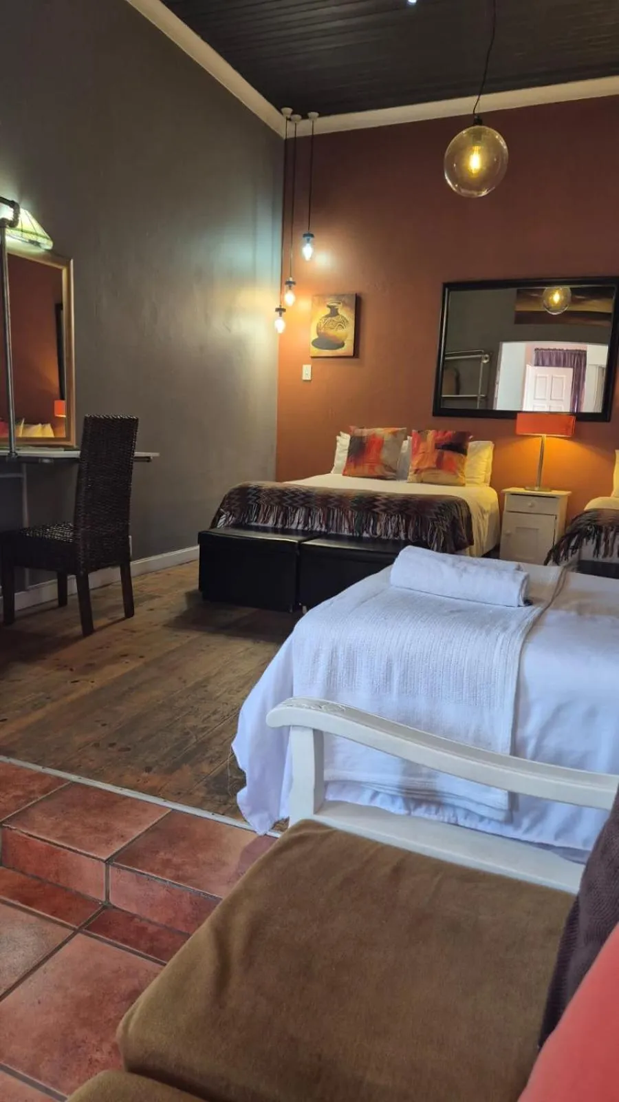 Bed in 44 on Ennis Guest Lodge and Restaurant -