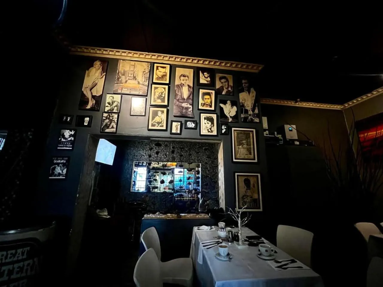 44 on Ennis Guest Lodge and Restaurant -