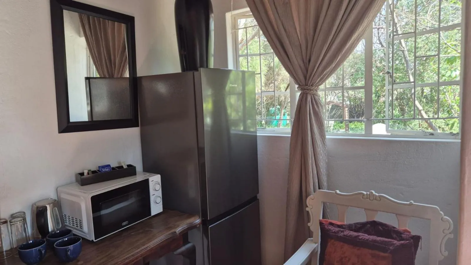 44 on Ennis Guest Lodge and Restaurant -