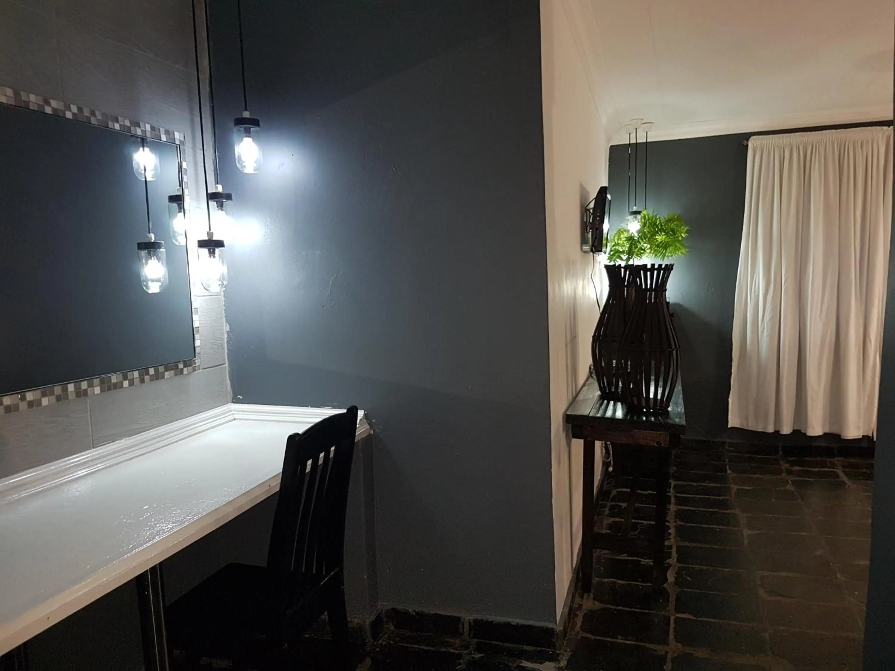 Area and facilities in 44 on Ennis Guest Lodge and Restaurant -