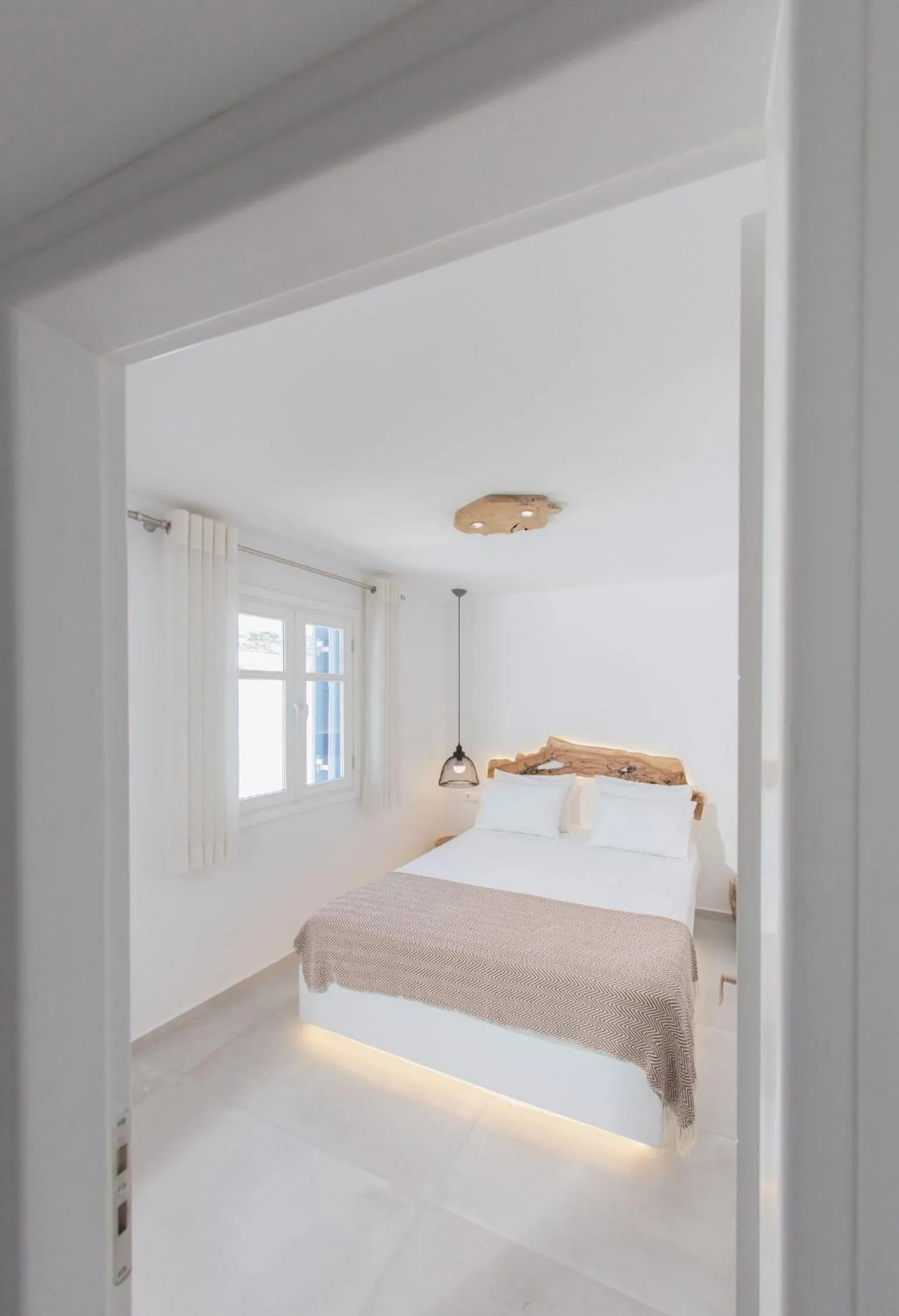 Photo of the whole room, Bed in Casa Centro Suites Mykonos