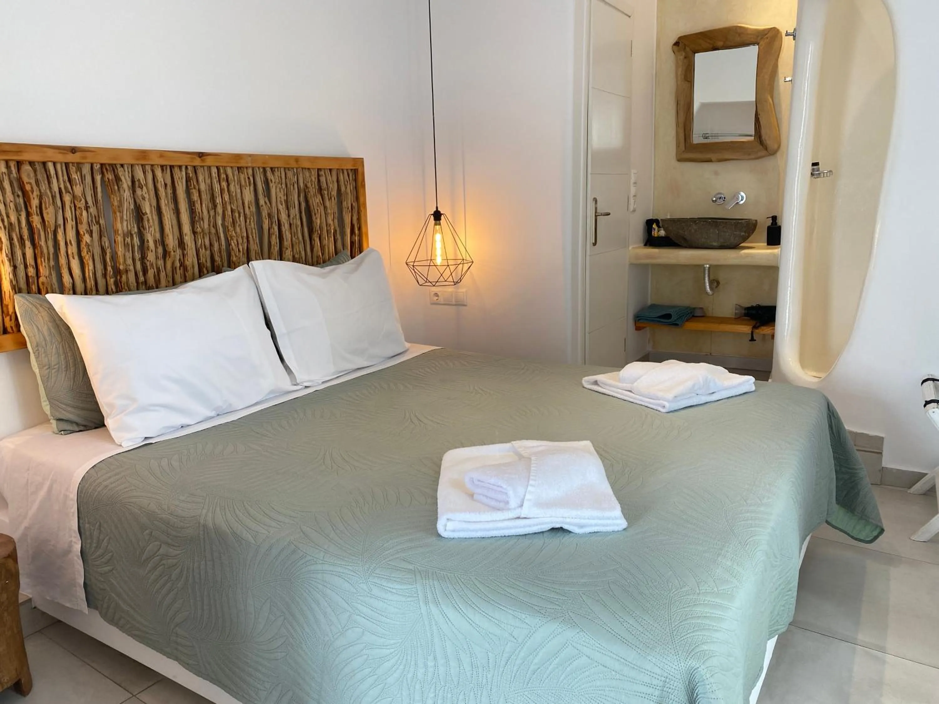 Bed in Casa Centro Suites Mykonos