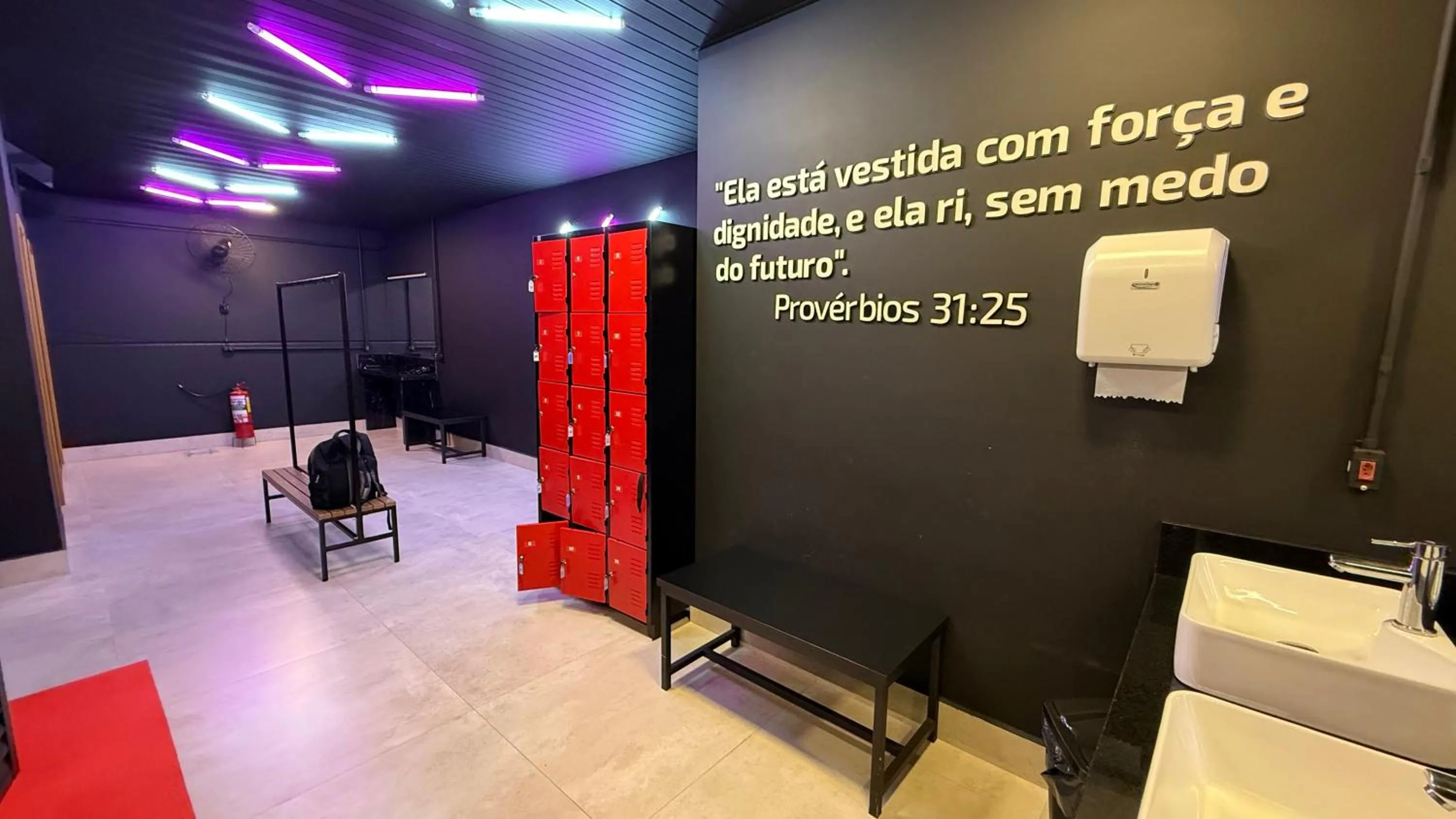 Fitness centre/facilities in Momax Hotel