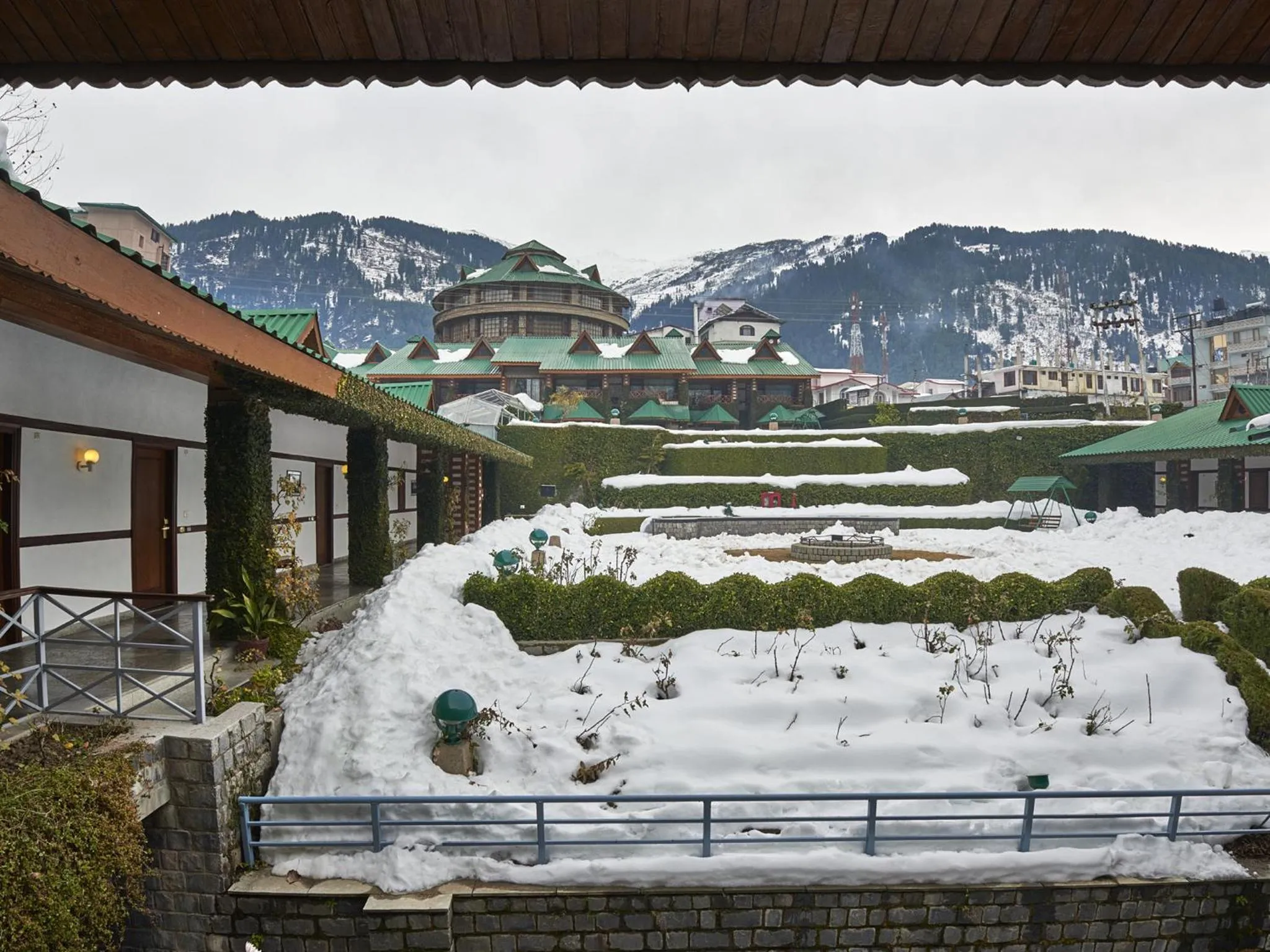 Facade/entrance in Club Mahindra White Meadows Manali