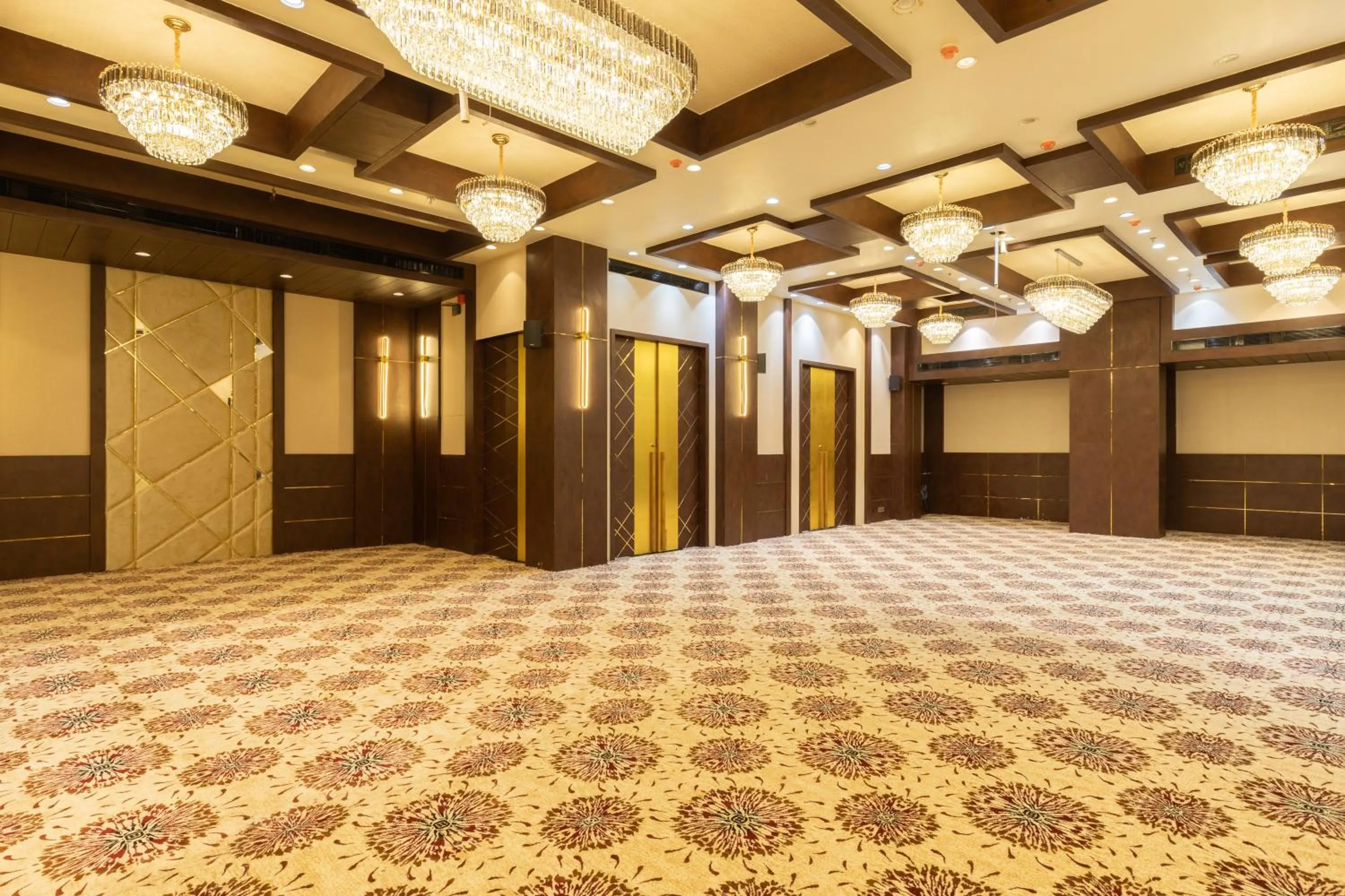 Restaurant/places to eat in Royal Rawal - Luxury Boutique Hotel