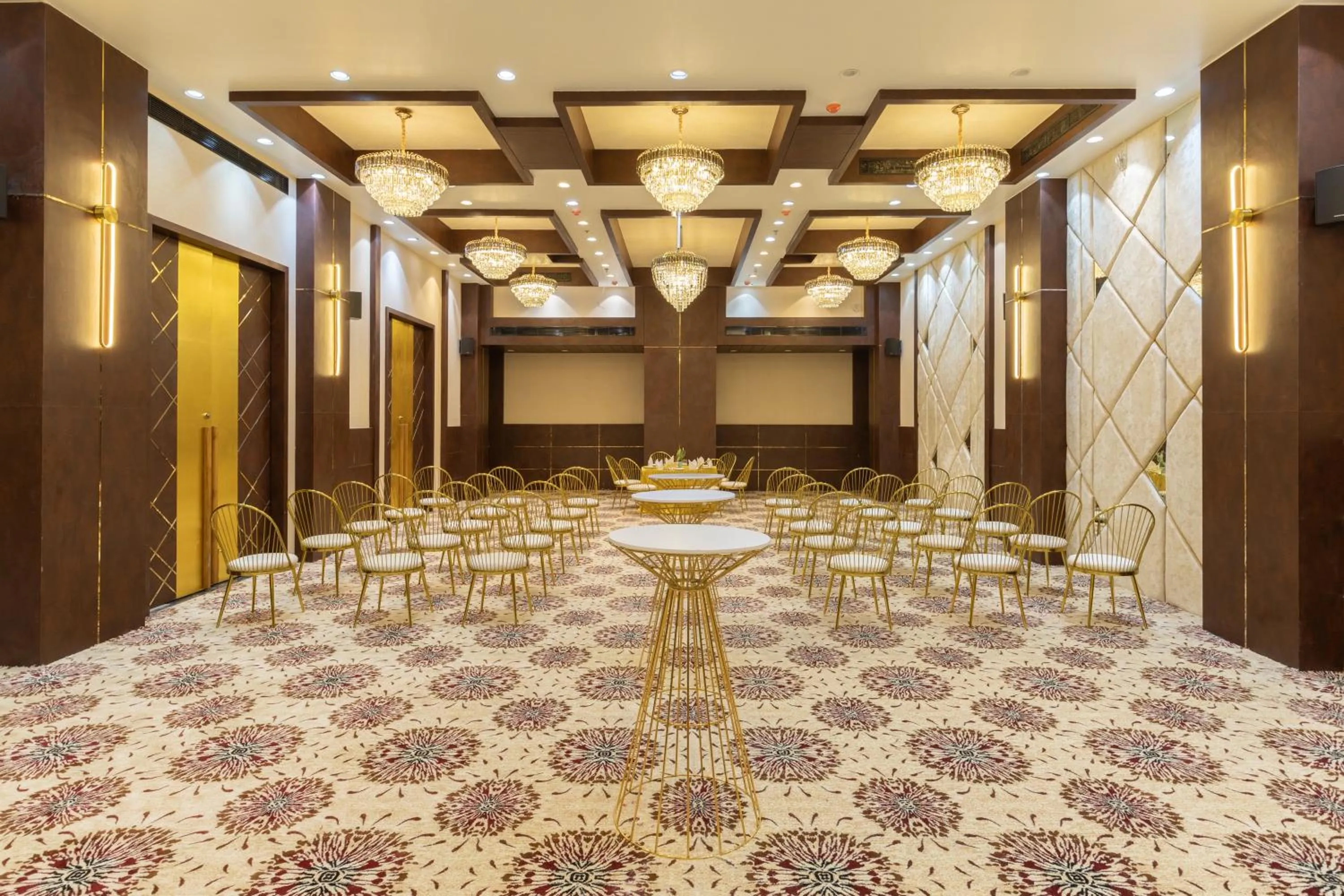 Restaurant/places to eat in Royal Rawal - Luxury Boutique Hotel