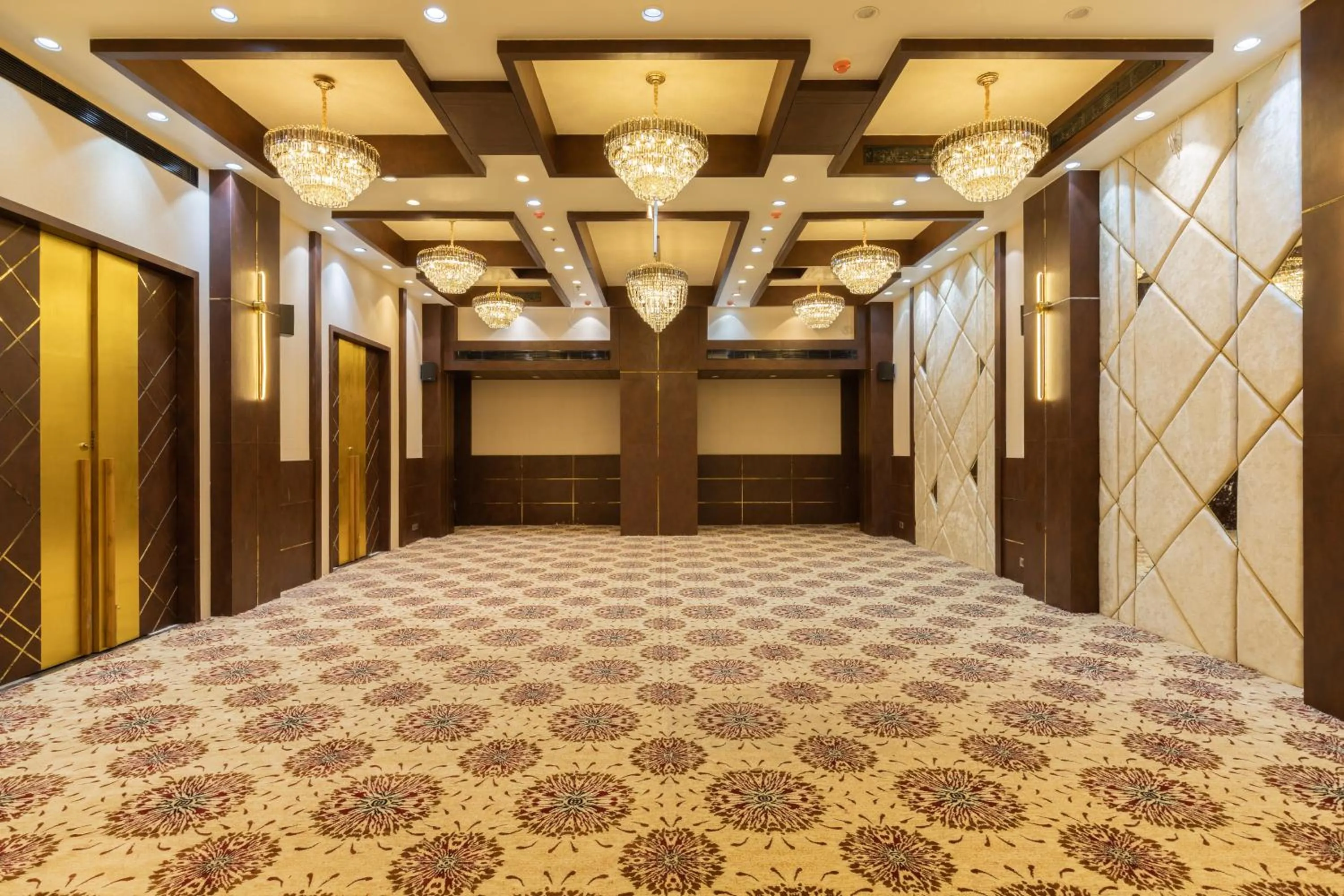 Restaurant/places to eat in Royal Rawal - Luxury Boutique Hotel