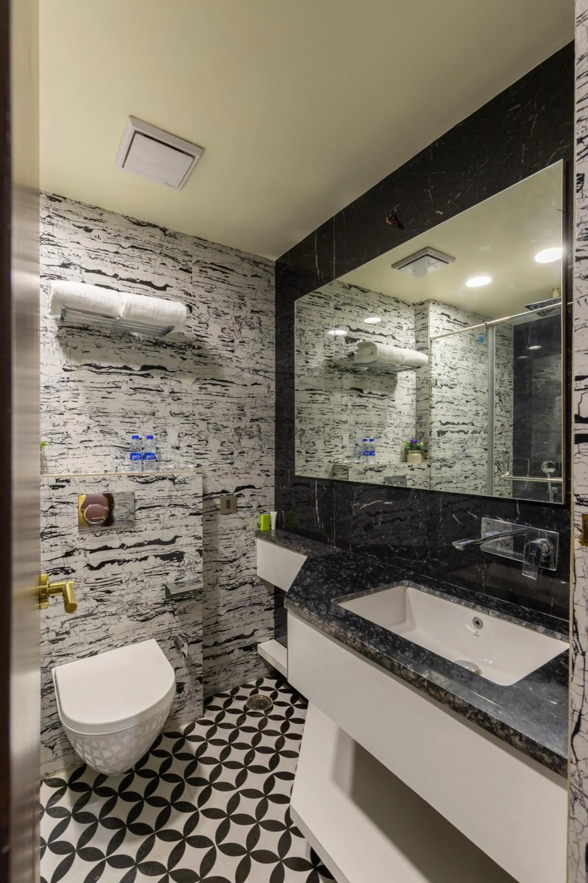 Bathroom in Royal Rawal - Luxury Boutique Hotel