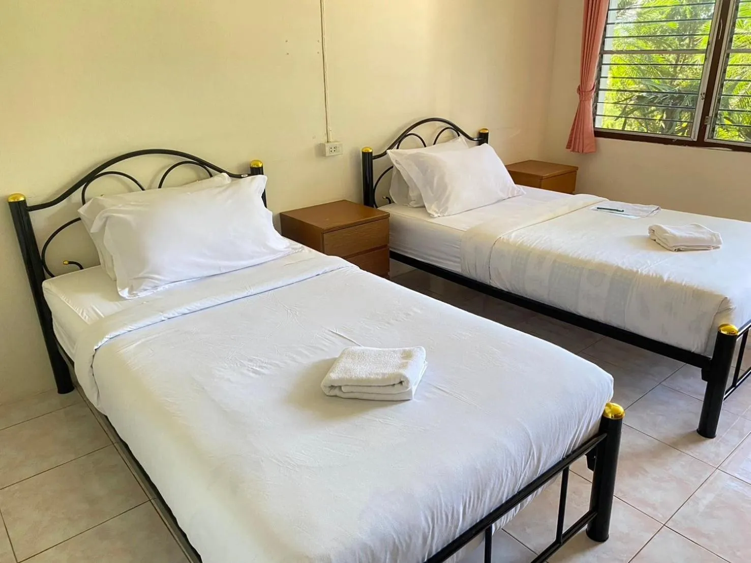 Bed in Phuphamok Valley Resort