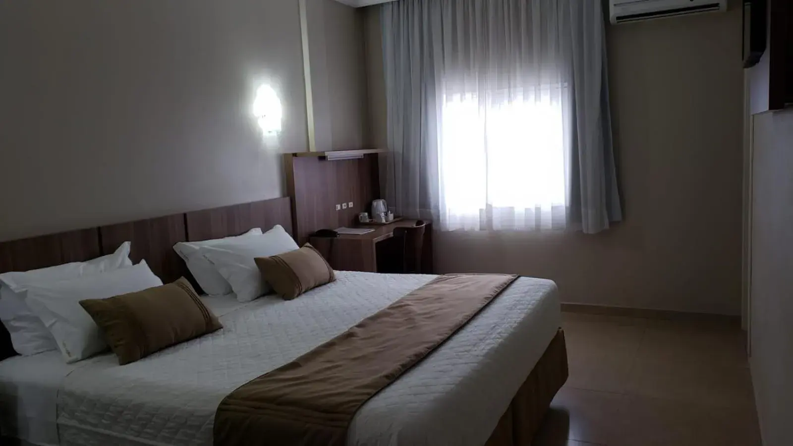 Superior King Room - single occupancy in Hotel Alvorada Superior King Room - single occupancy in Hotel Alvorada