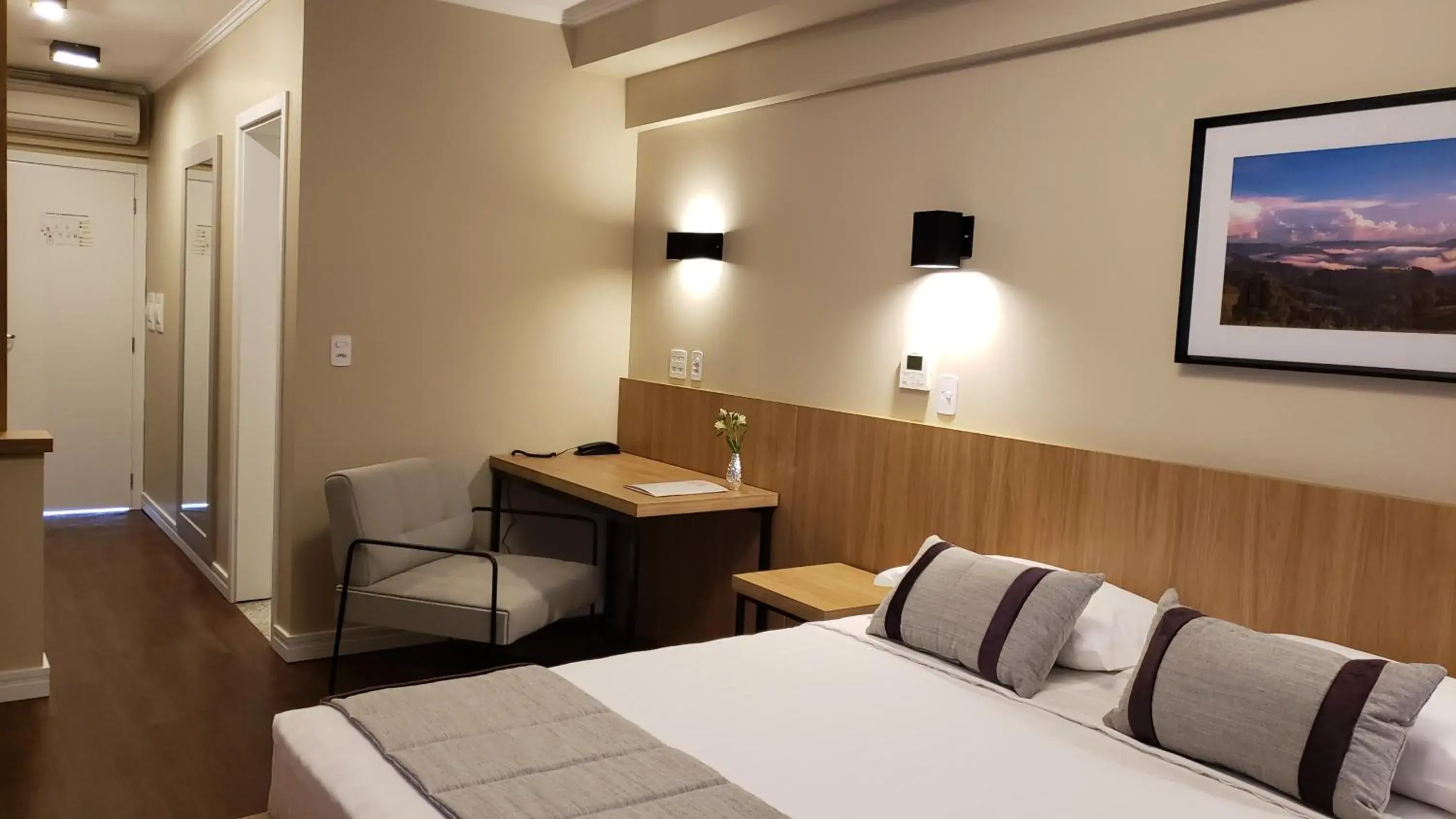 Deluxe Queen Room - single occupancy in Hotel Alvorada Deluxe Queen Room - single occupancy in Hotel Alvorada