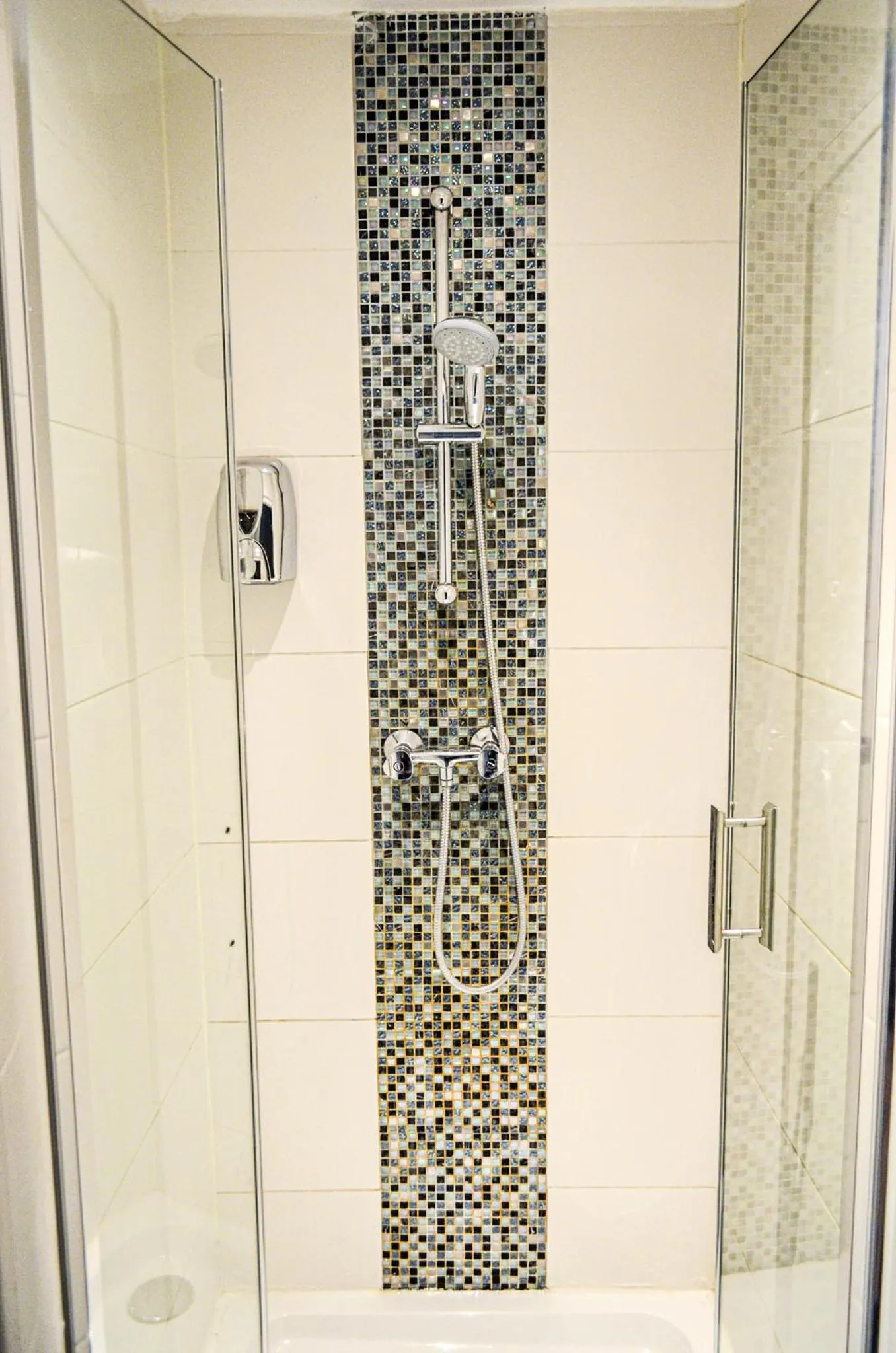 Shower in Family Hotel Kooyk