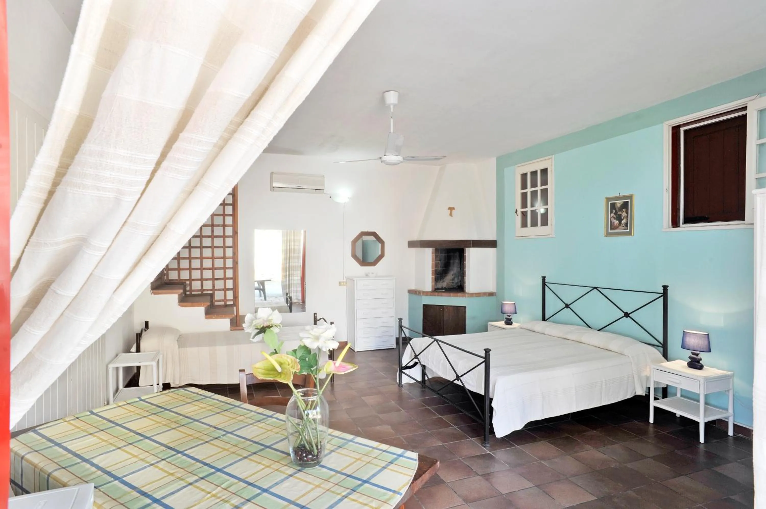 Photo of the whole room in La Capasa B&B