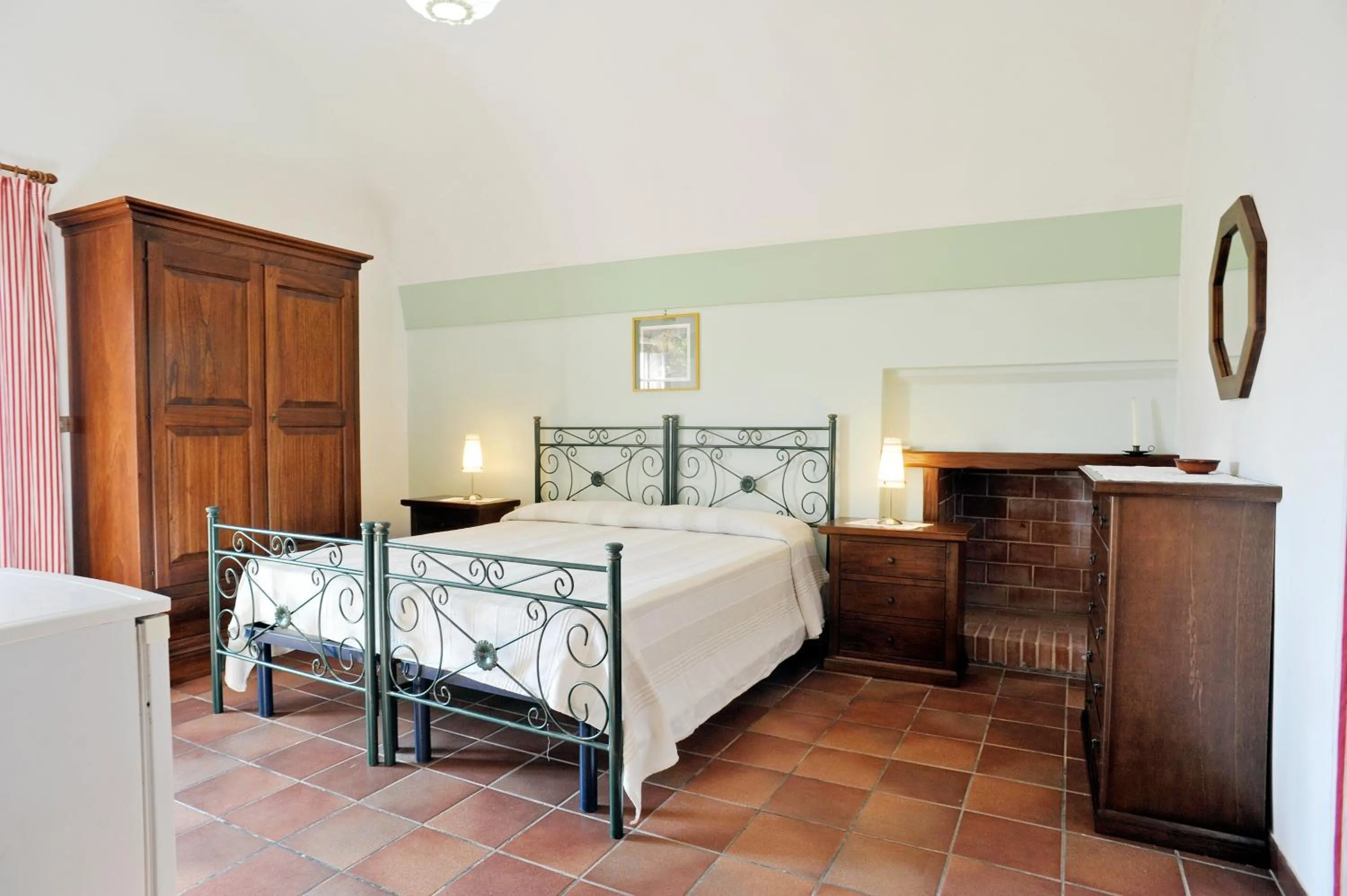 Photo of the whole room in La Capasa B&B