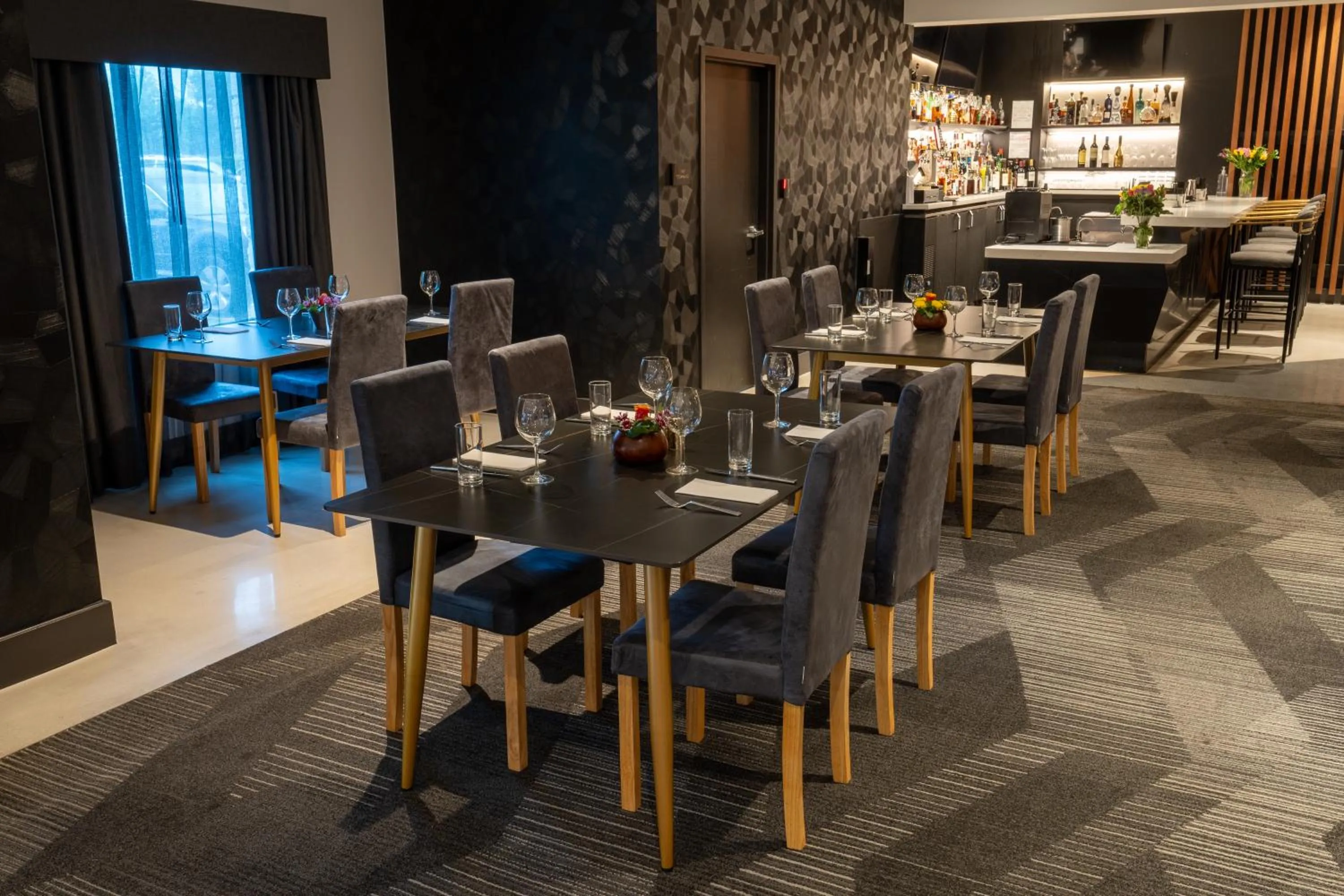 Restaurant/places to eat in Champions Club and Hotel, Houston Westchase