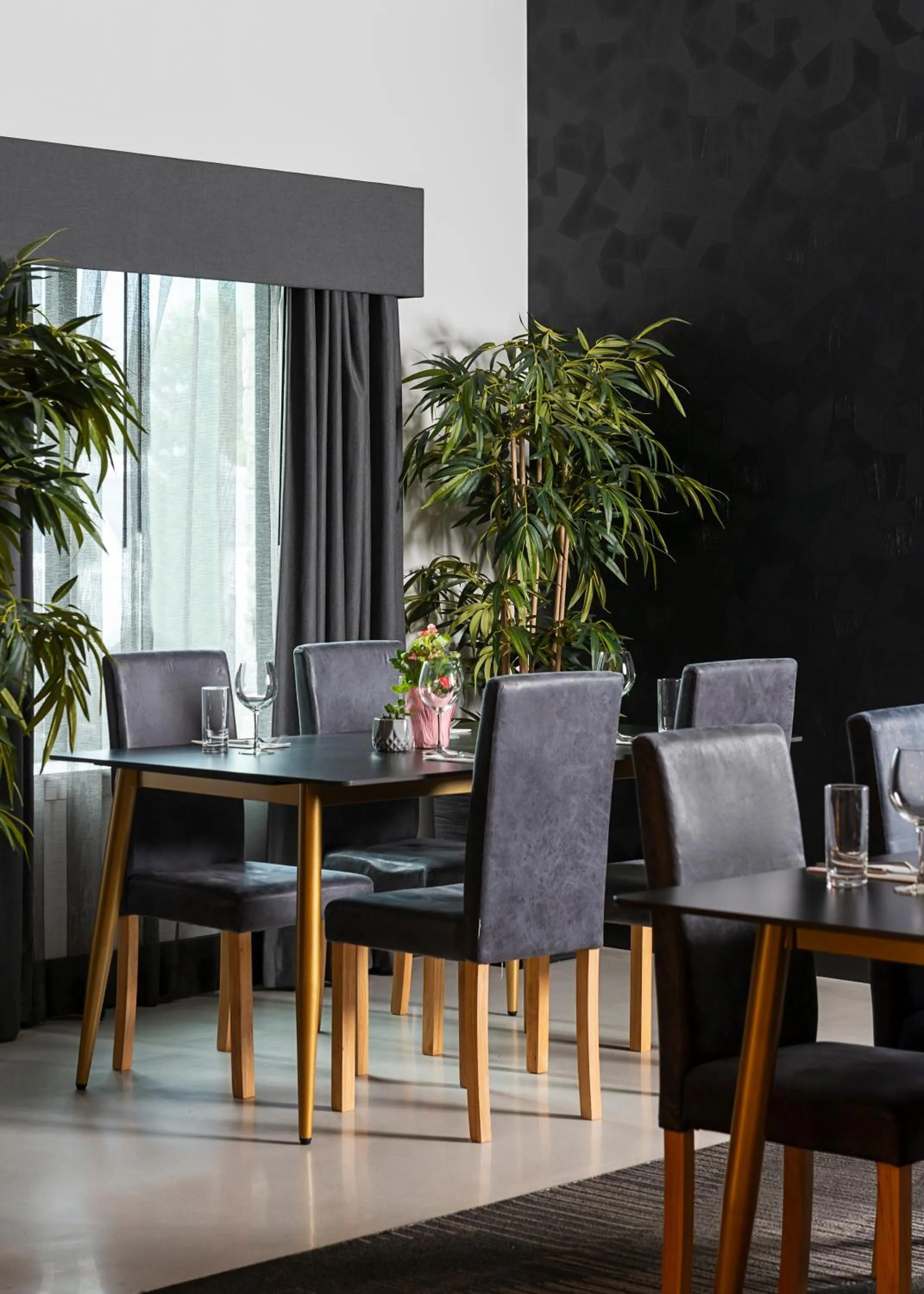 Restaurant/places to eat in Champions Club and Hotel, Houston Westchase