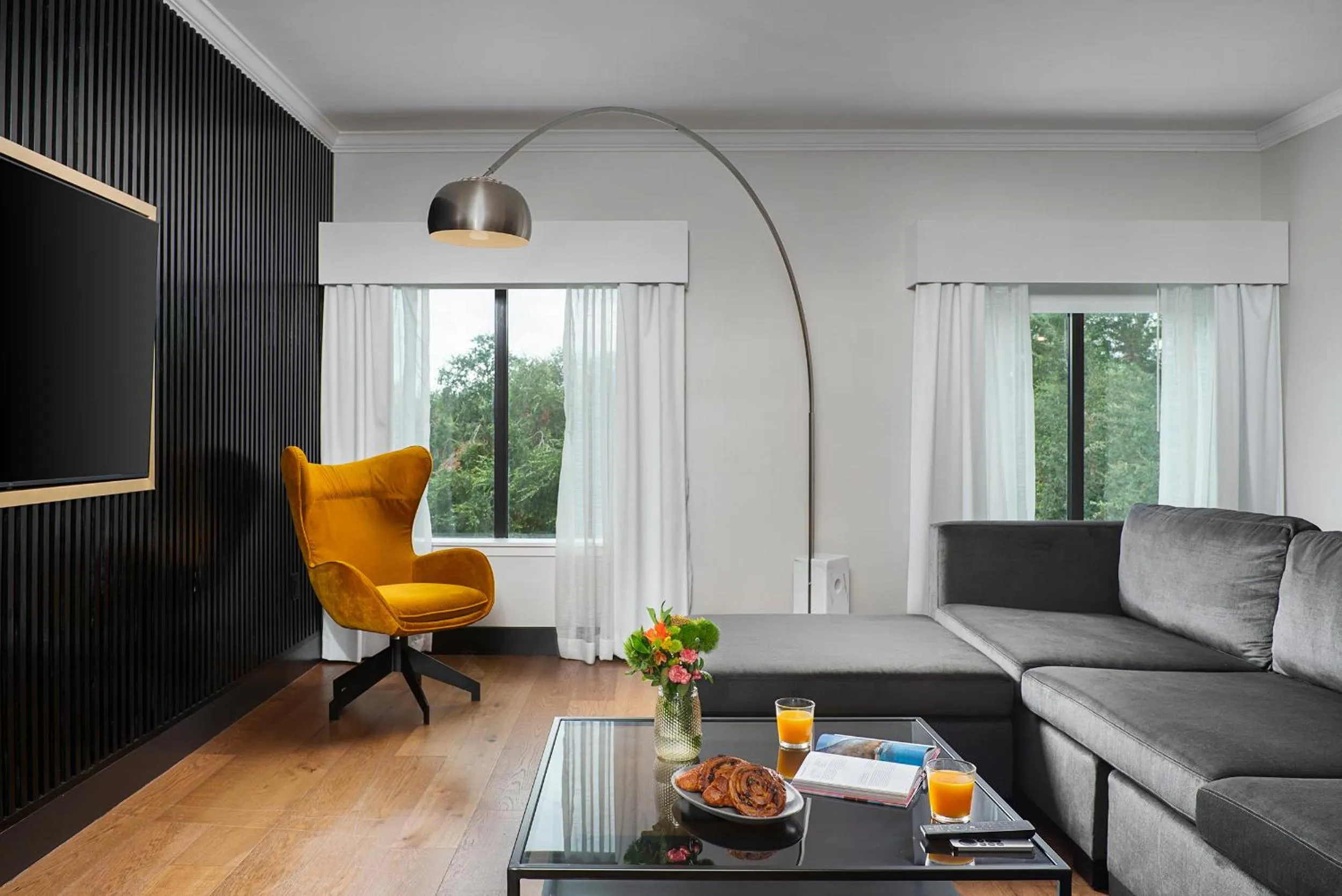 Living room in Champions Club and Hotel, Houston Westchase