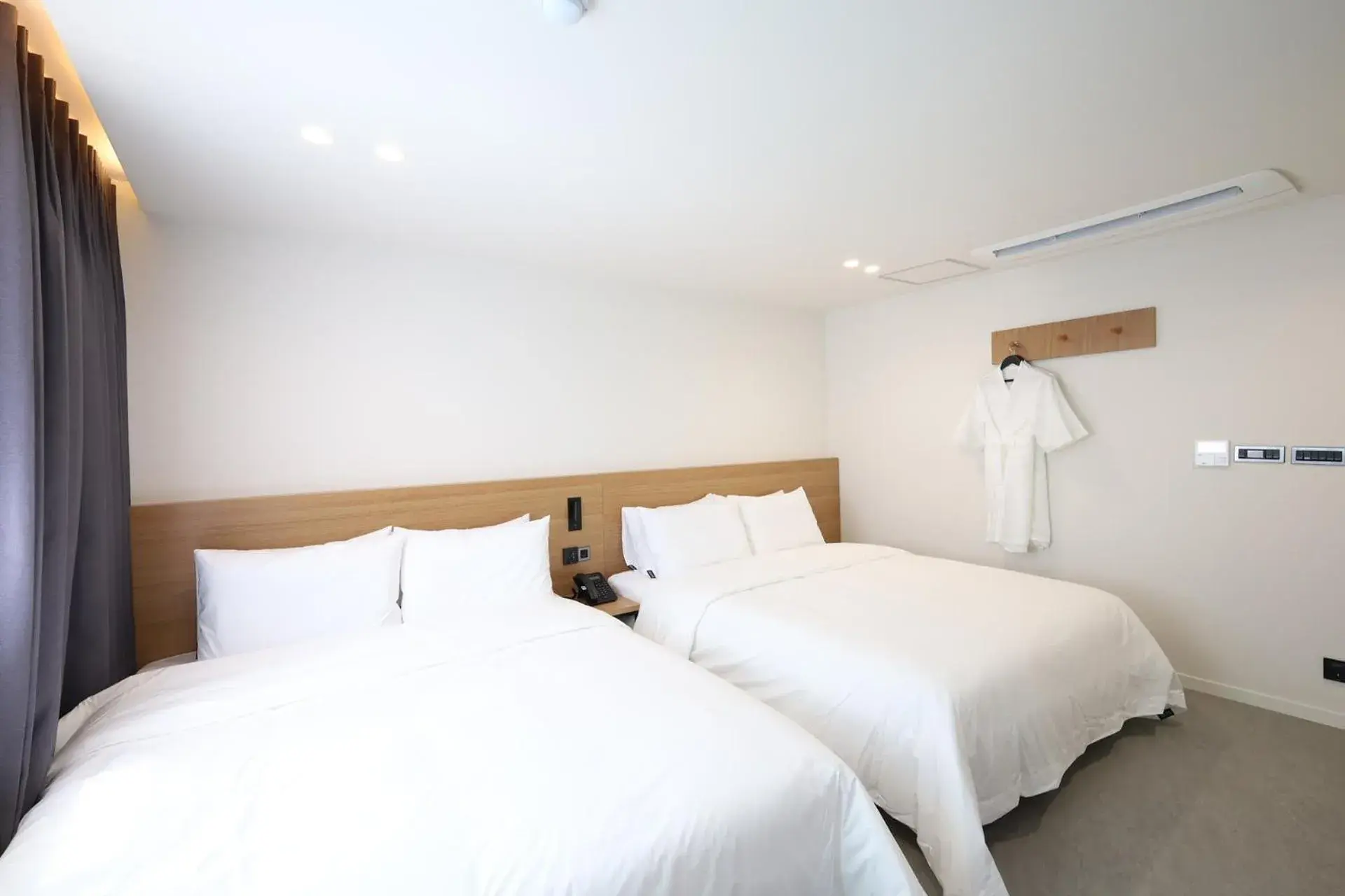 Deluxe Twin Room A in Hotel Onna Haeundae Deluxe Twin Room A in Hotel Onna Haeundae