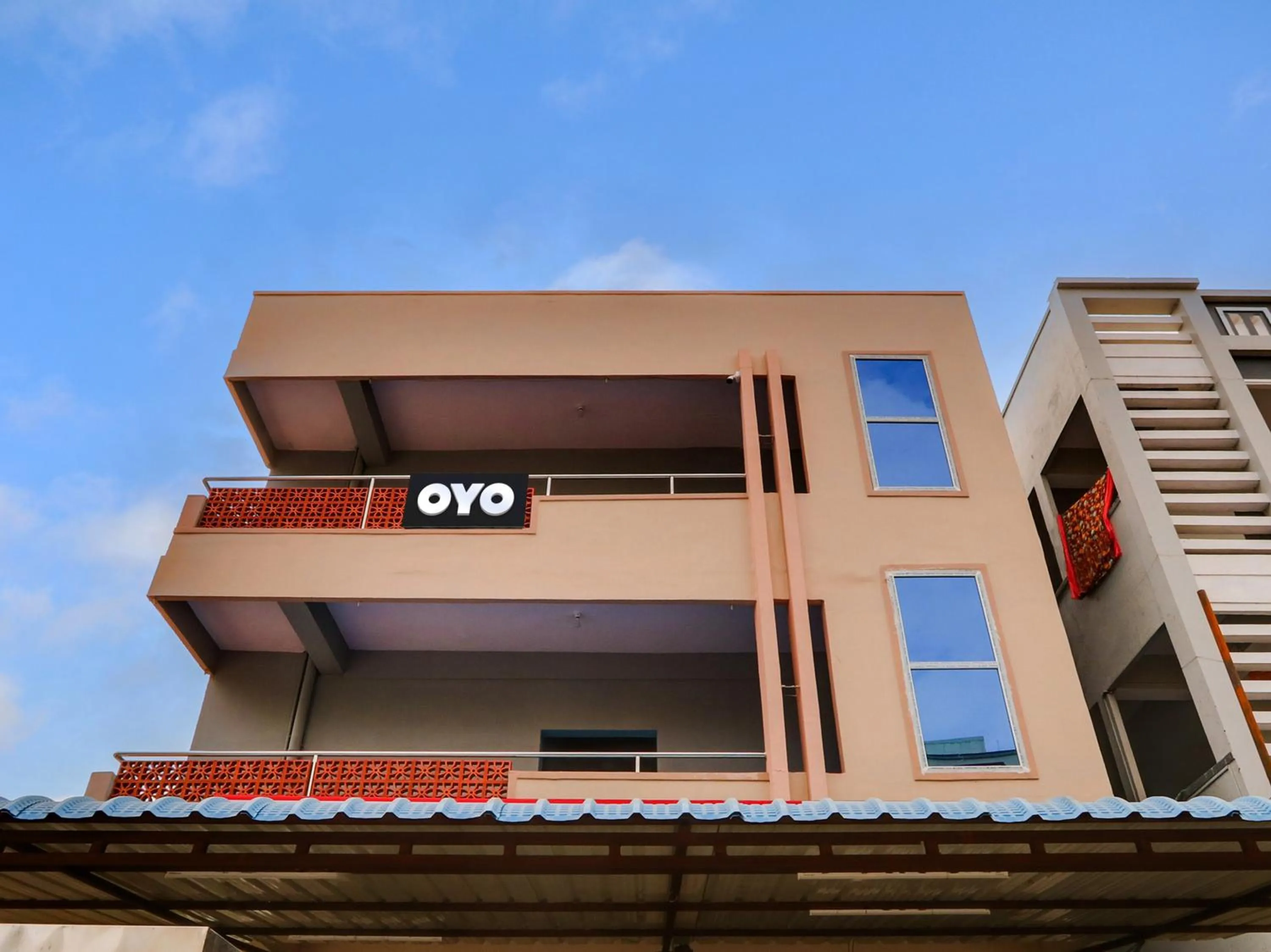 Facade/entrance in Hotel O SR Grand