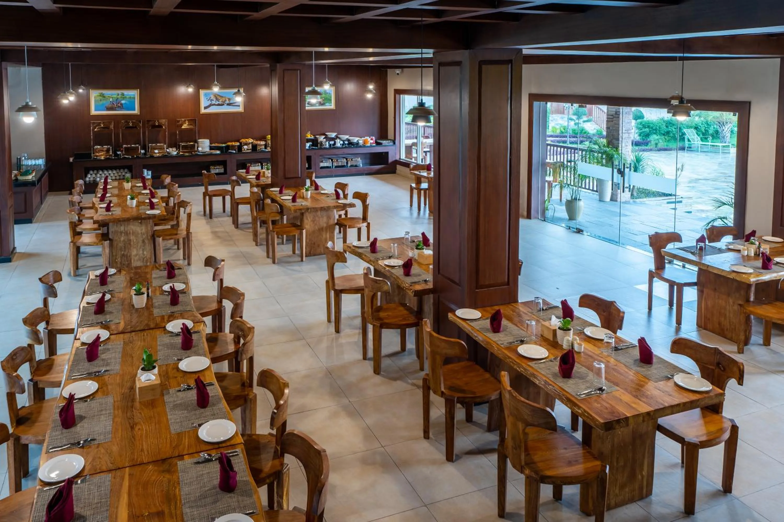 Restaurant/places to eat in River Bank Jungle Resort, Chitwan