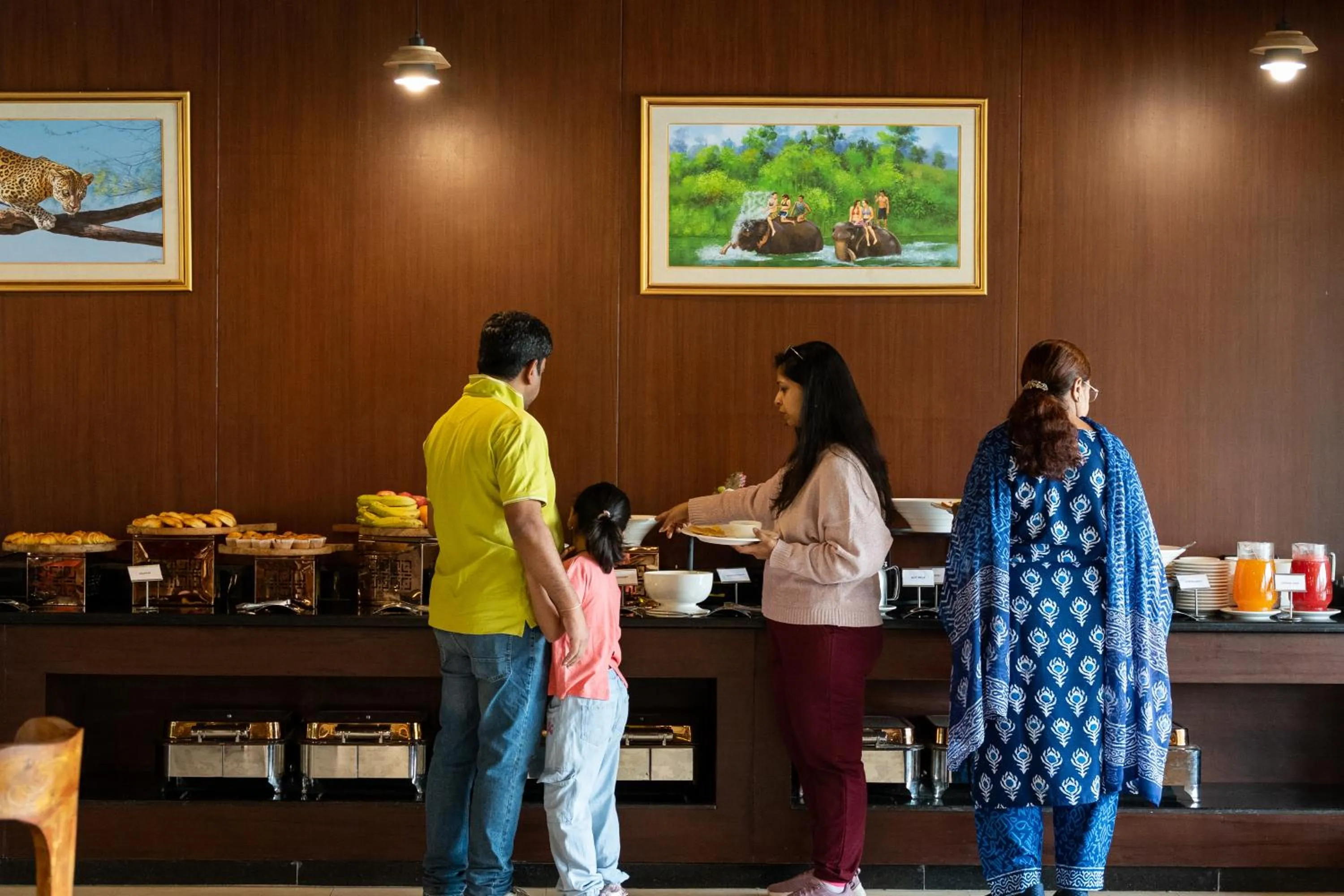 Restaurant/places to eat in River Bank Jungle Resort, Chitwan