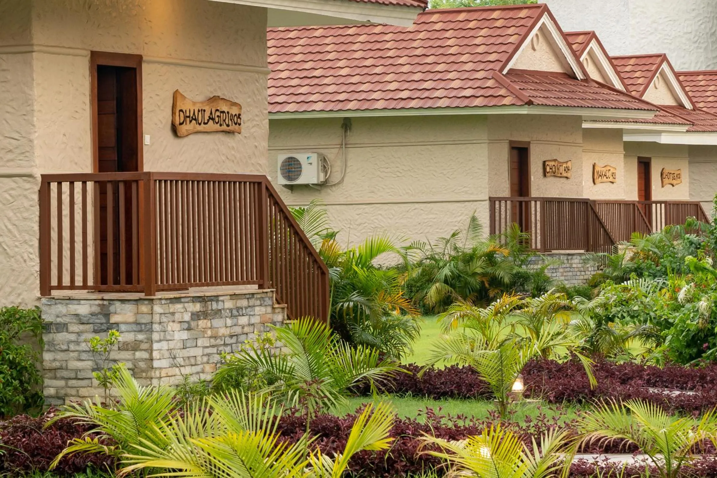 Property building in River Bank Jungle Resort, Chitwan