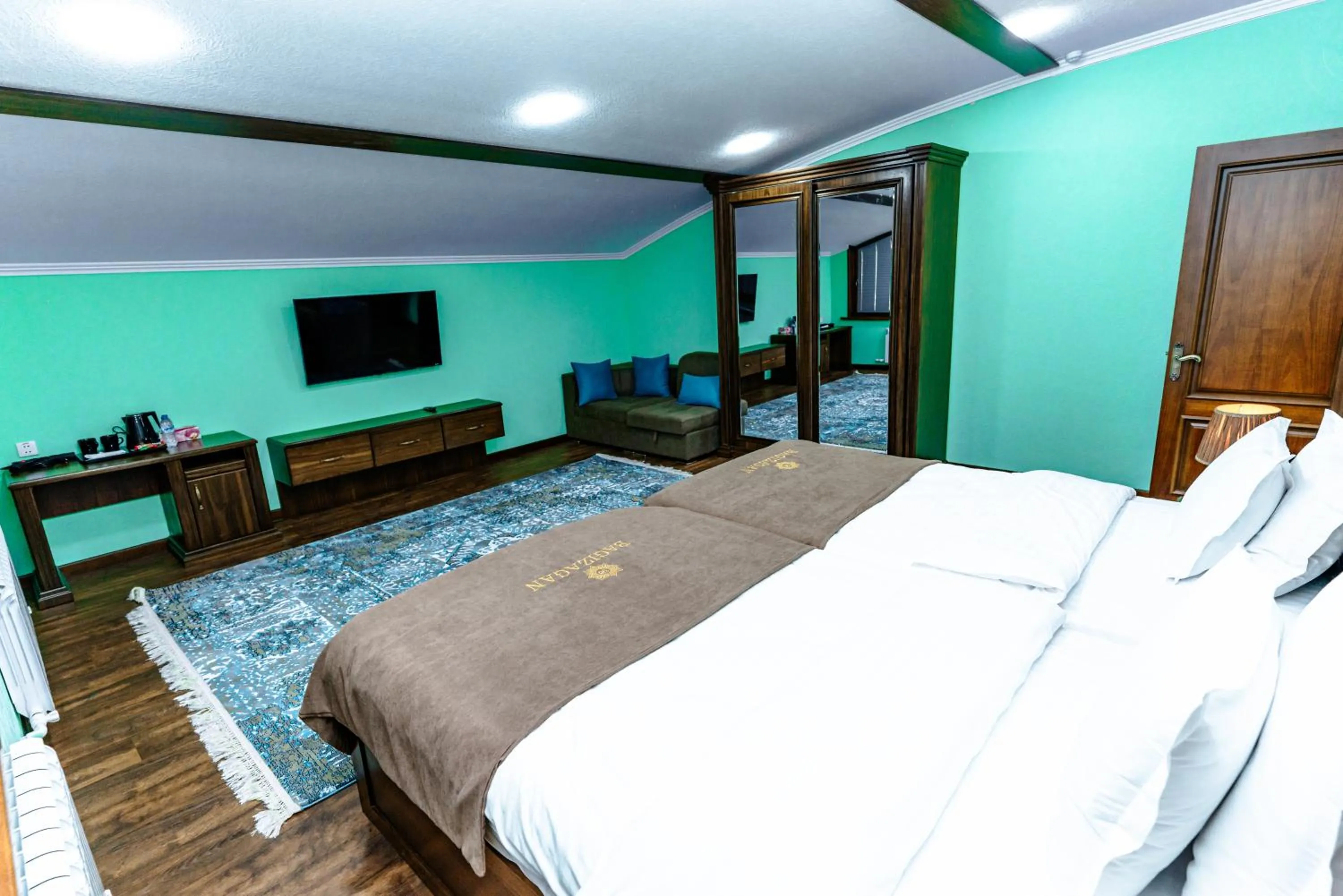 Communal lounge/ TV room, Bed in Bagizagan Hotel