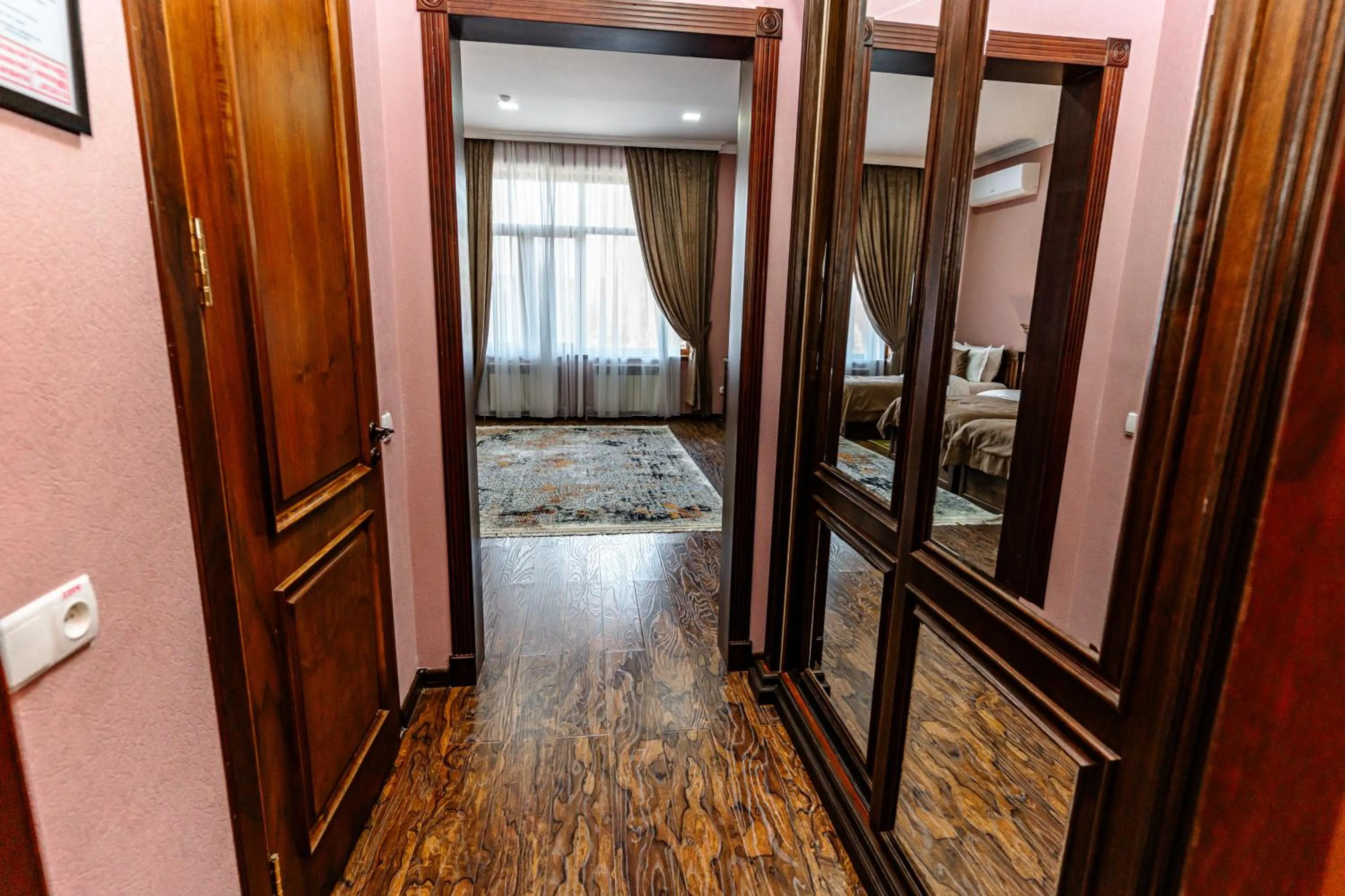 wardrobe in Bagizagan Hotel