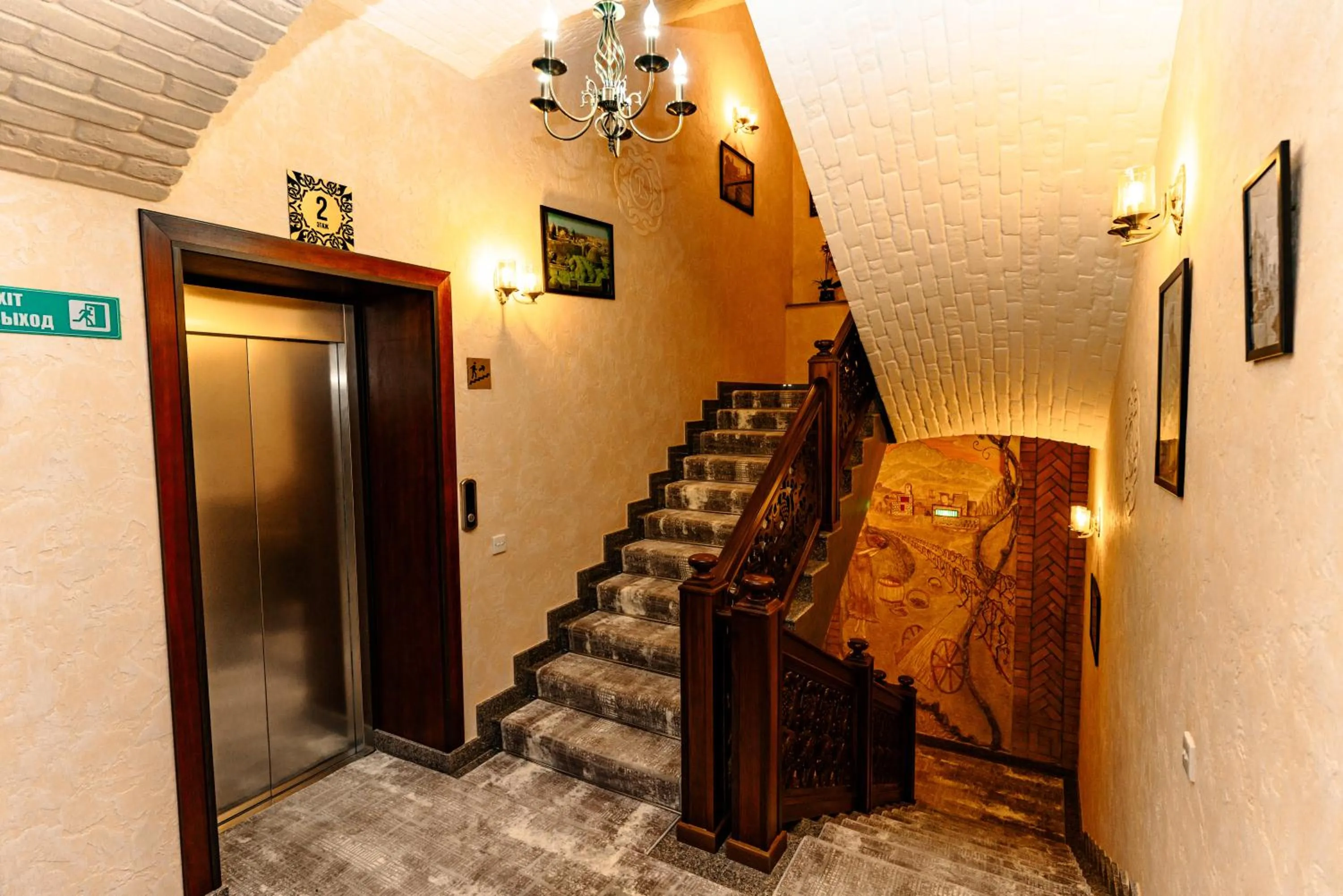 elevator in Bagizagan Hotel